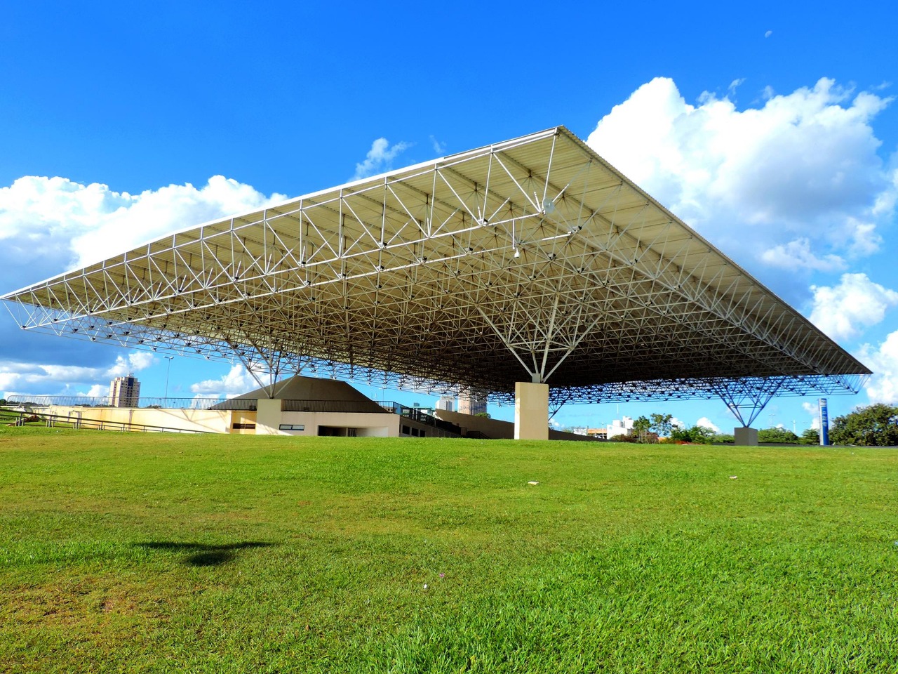 FCP divulga edital para contratação de instrutores e equipe técnica para os equipamentos de cultura