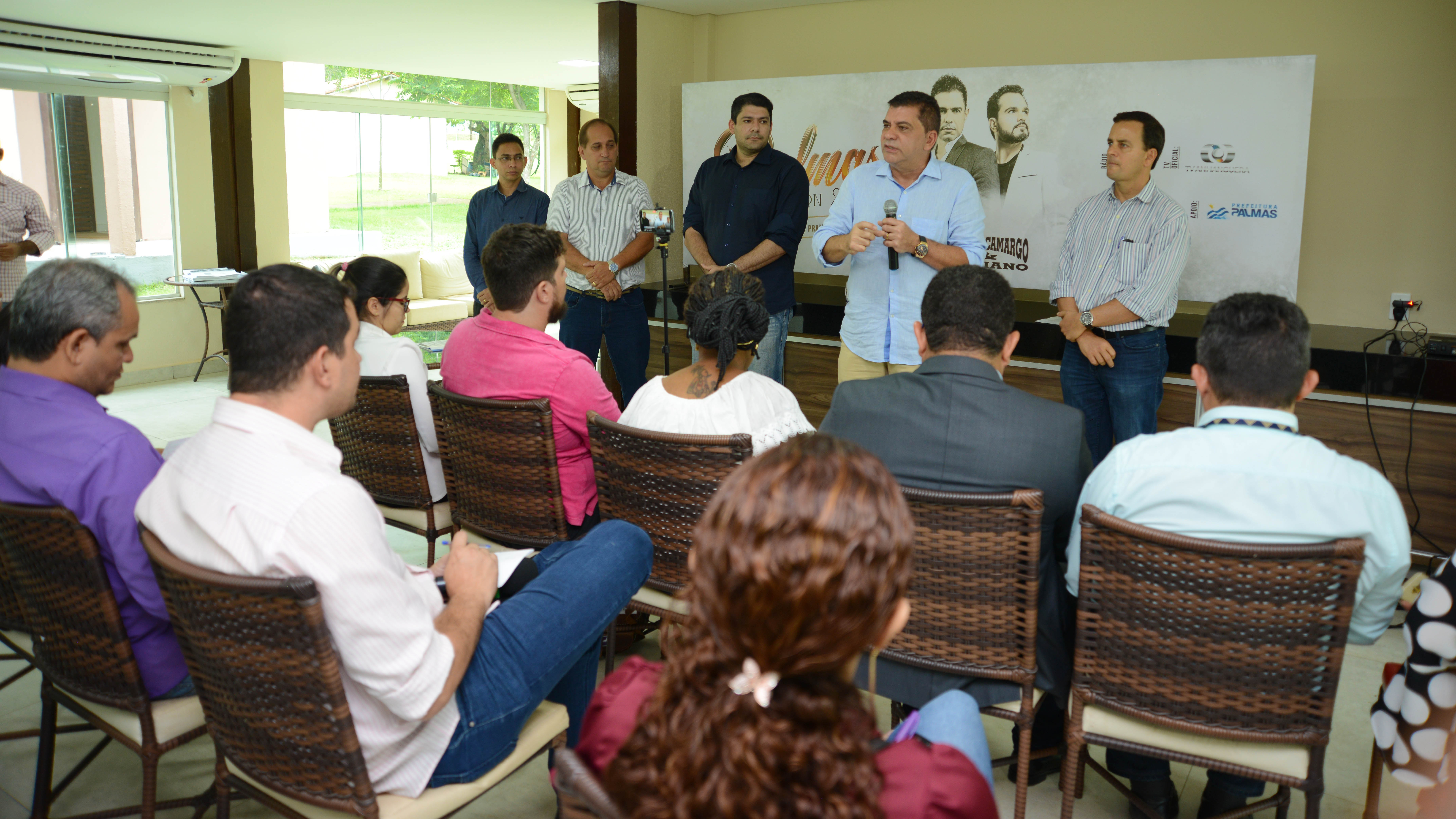 Amastha entrega Projeto de Lei do Plano Diretor para vereadores e assina ordem de serviço para construção de novos pontos de ônibus