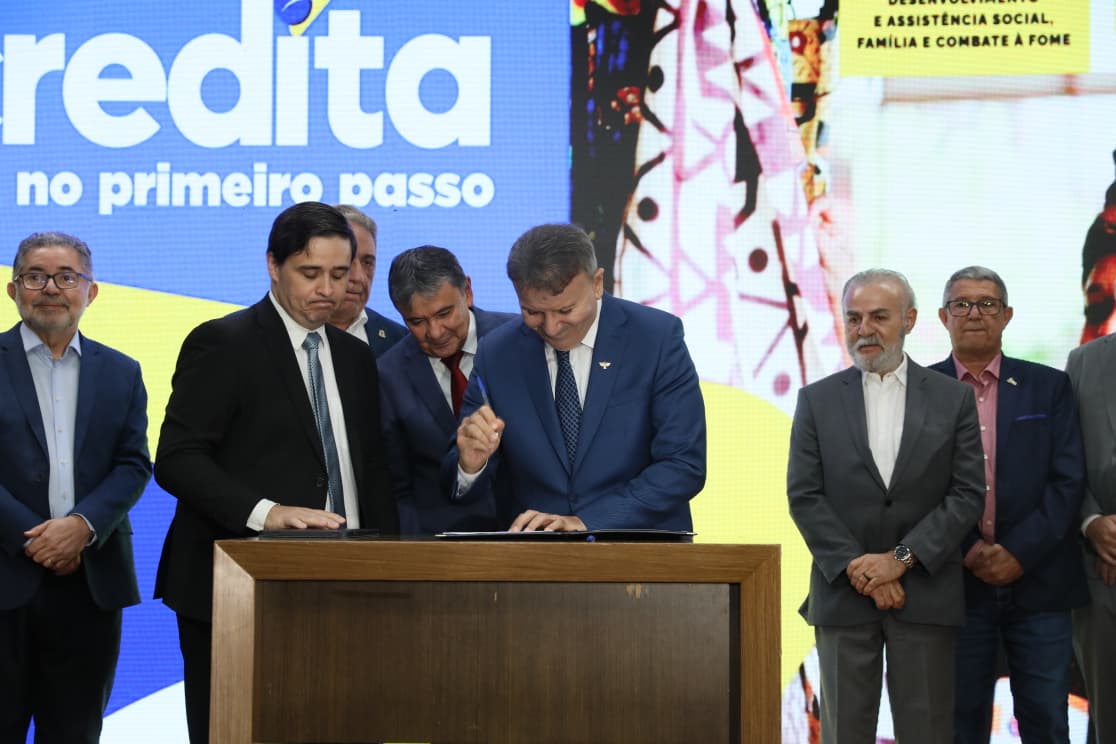 Eduardo Siqueira Campos destaca protagonismo das mulheres e avanços sociais em Palmas durante lançamento do Programa Acredita Tocantins