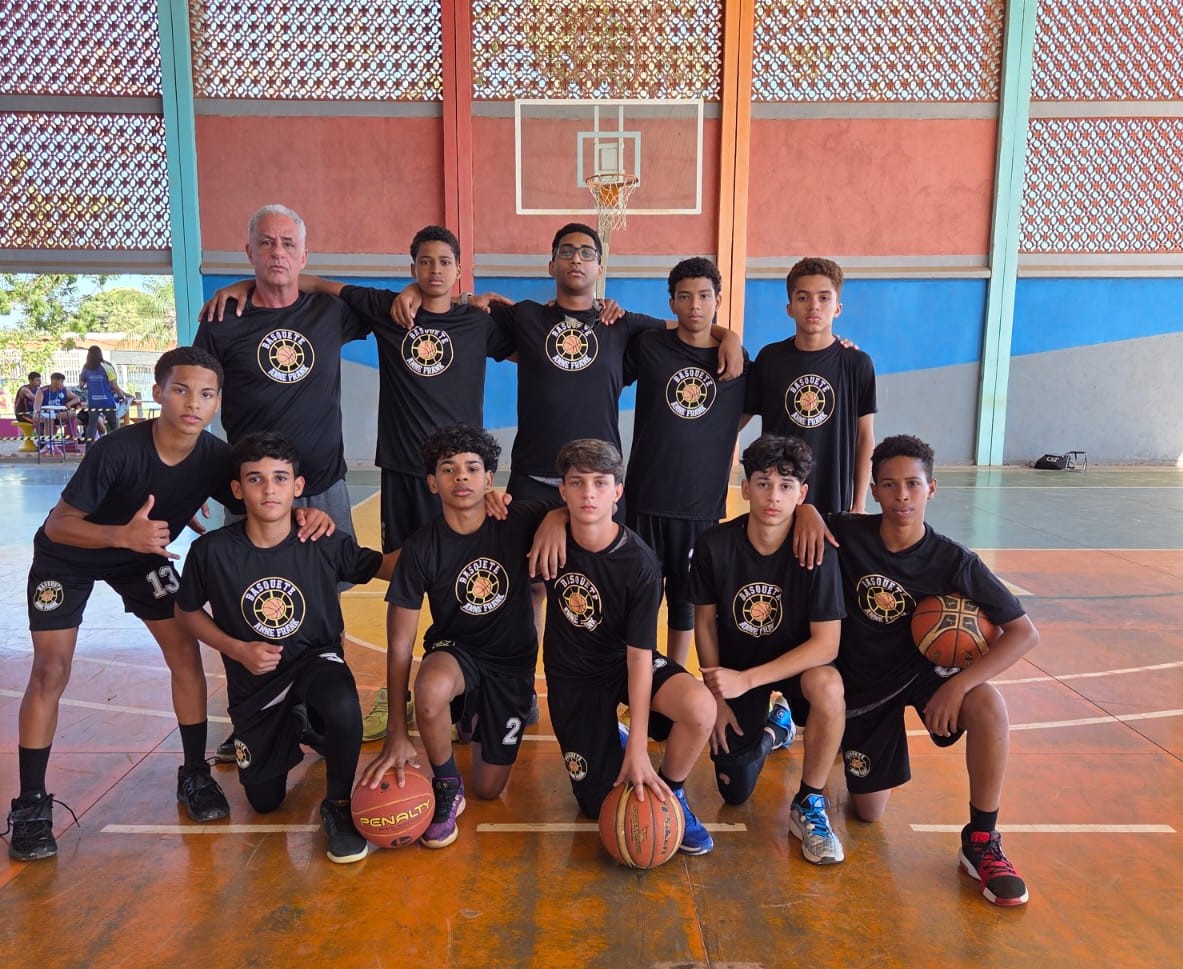 Também tricampeão estadual, o time masculino de basquetebol da Escola Anne Frank vai disputar os jogos nacionais - Divulgação