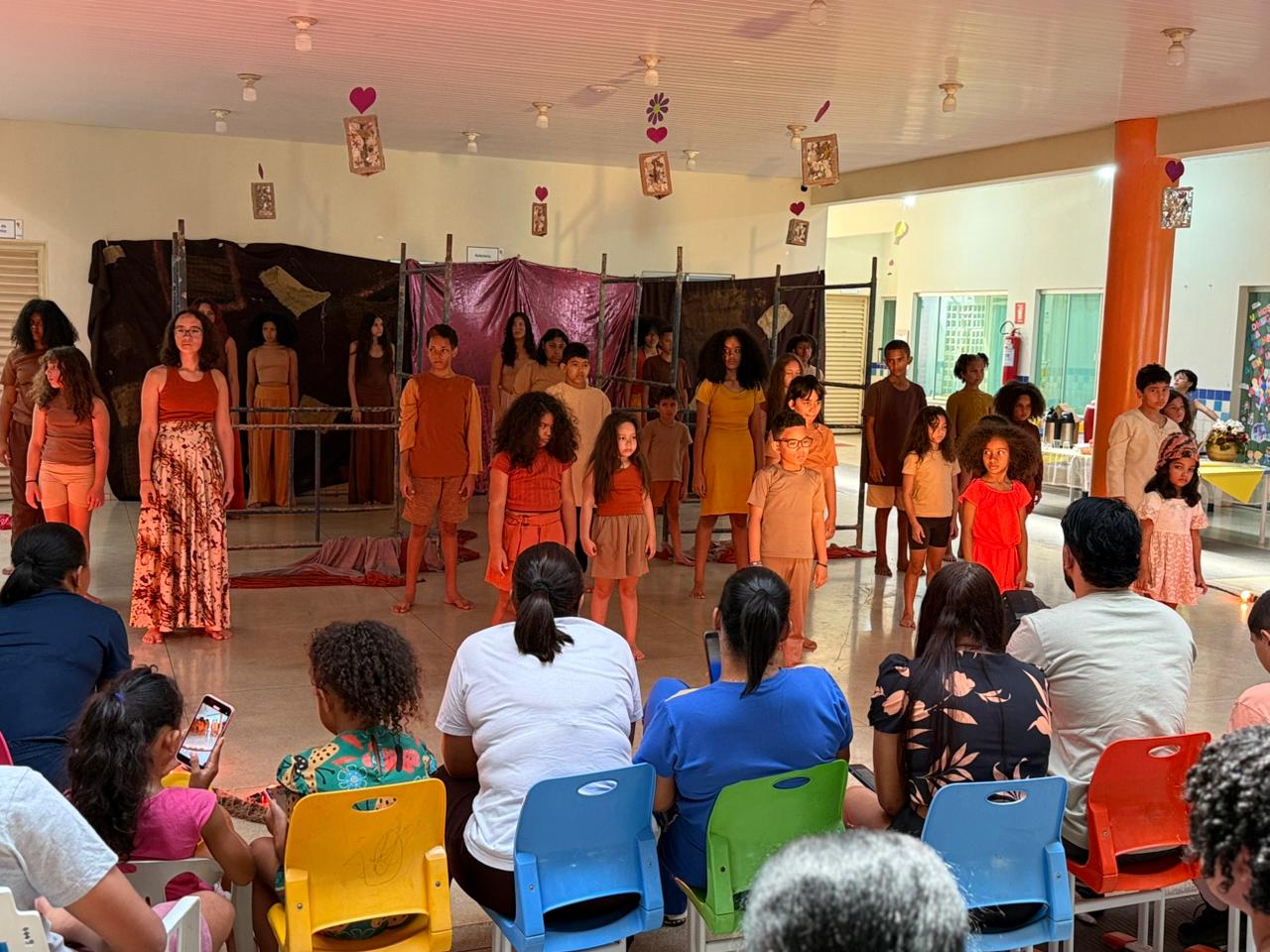 A peça envolveu a plateia em uma narrativa capaz de despertar sentimentos de empatia e esperança