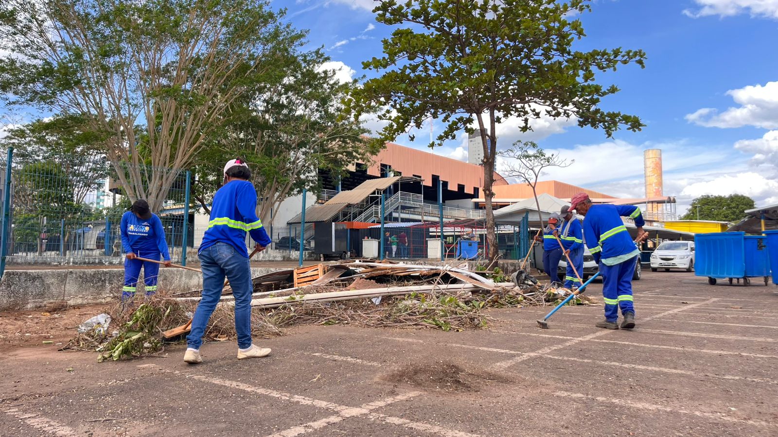 Prefeitura de Palmas realiza força-tarefa de limpeza e manutenção nas feiras cobertas da Capital