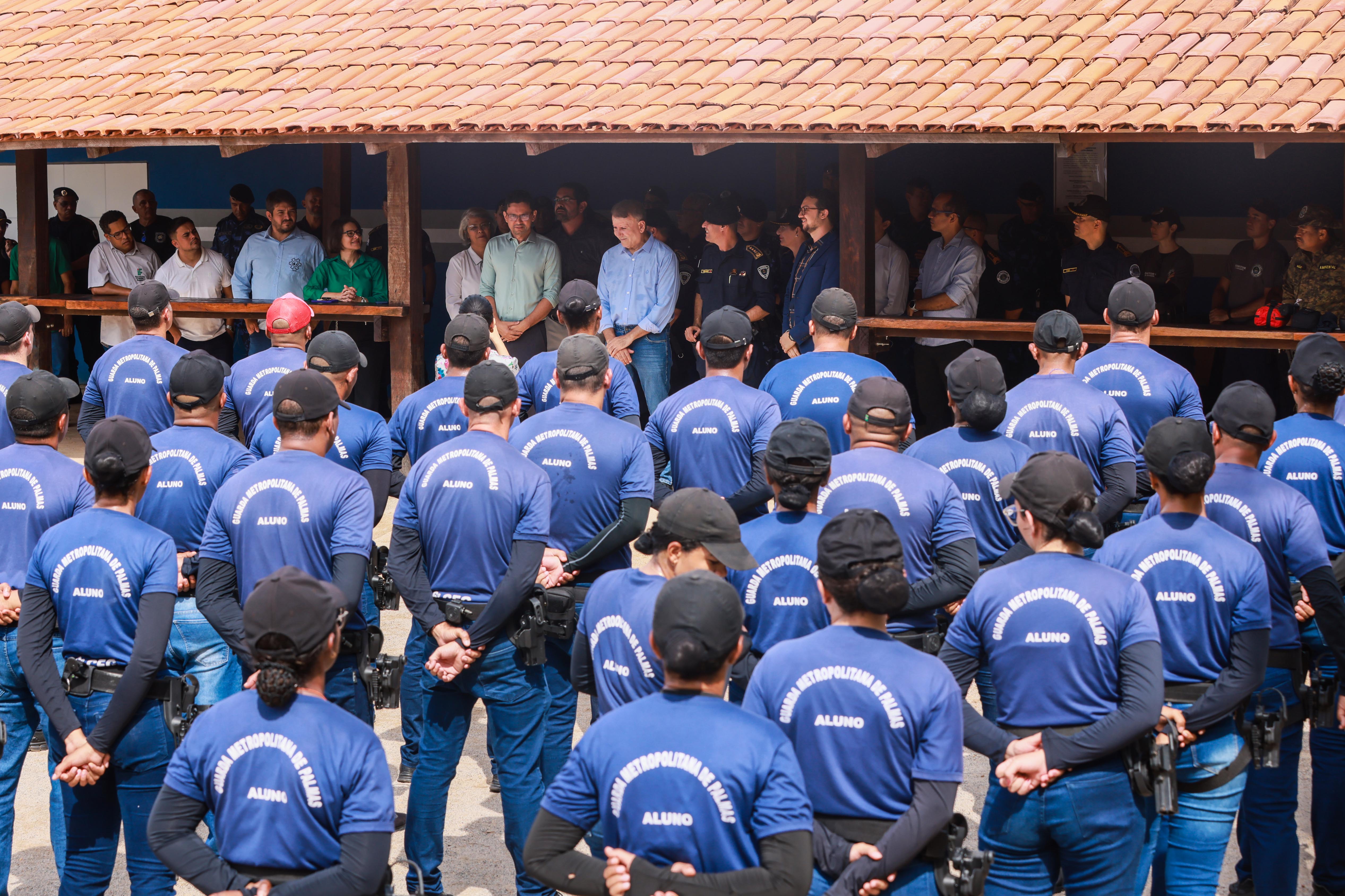 22/04/2025 - Eduardo Siqueira Campos visita alunos da GMP no Estande de Tiros da Corporação
Local: Estande de Tiros da Guarda Metropolitana de Palmas - Palmas - TO
Foto: Júnior Suzuki