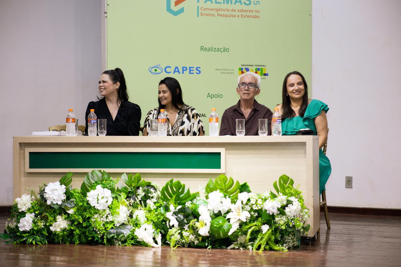 Diretora Kássia Carla Fernandes, secretária Anice Moura e os  professores Fernando do Vale Pereira e Gilvana Maria Corrêa