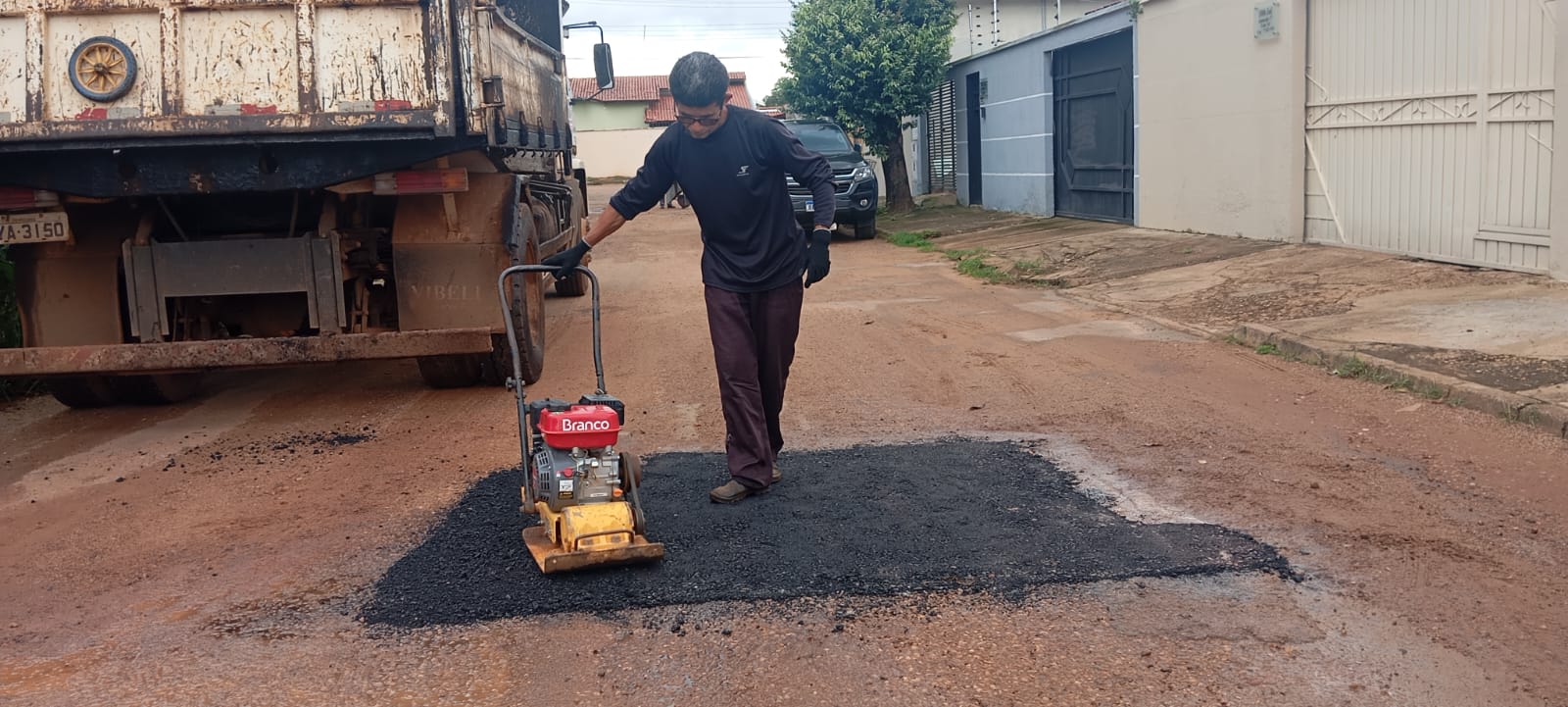 Manutenção de via na Arse 102 (1006 Sul)
