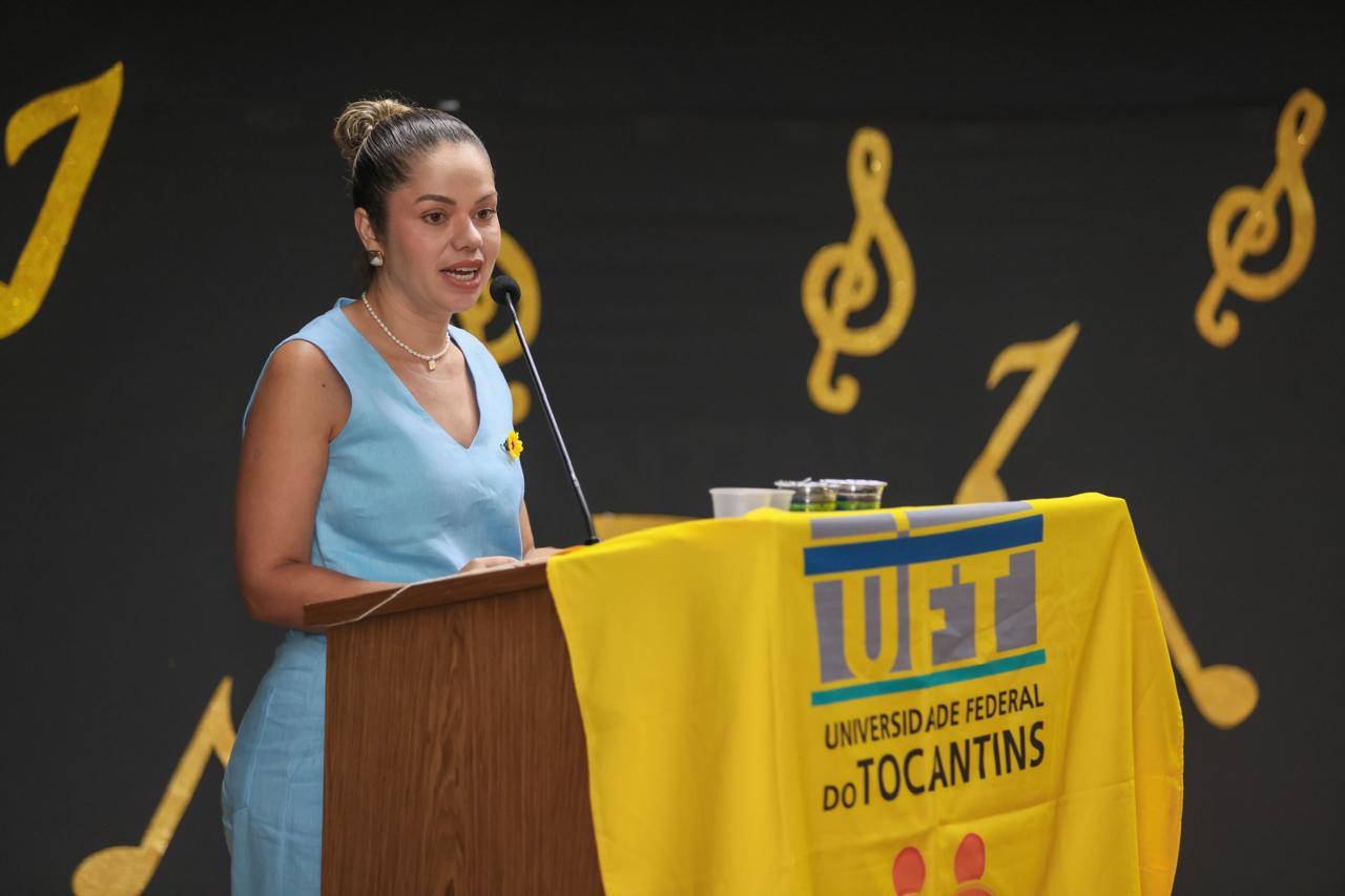 Diretora do Cmei Amâncio explicou que o resultado das oficinas que utilizam instrumentos confeccionados com papel e materiais recicláveis têm envolvido bastante as crianças e idosos