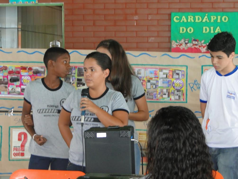 Escola da rede municipal de ensino desenvolve projeto sobre crise econômica