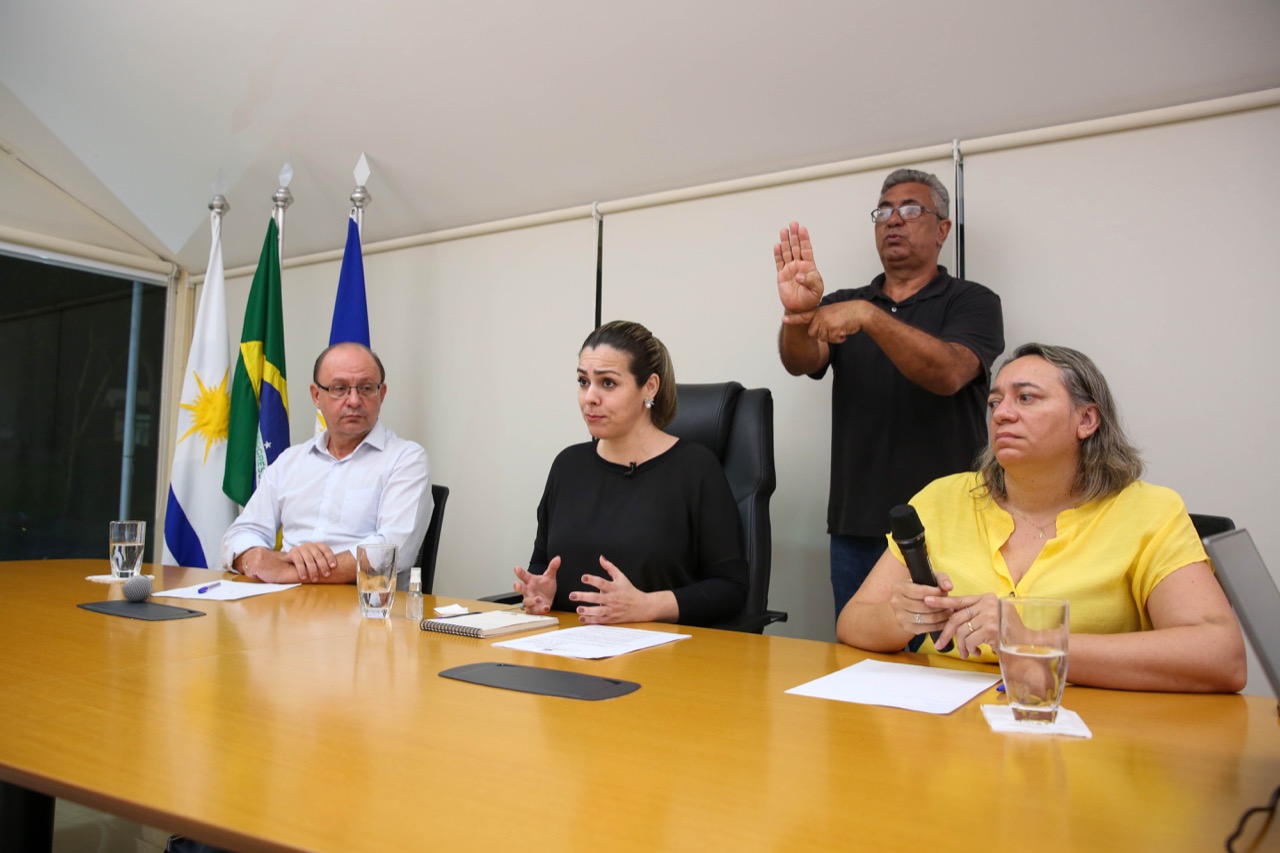 Prefeita Cinthia Ribeiro fala sobre decreto que traz novos padrões de procedimento para enfrentar a Covid 19