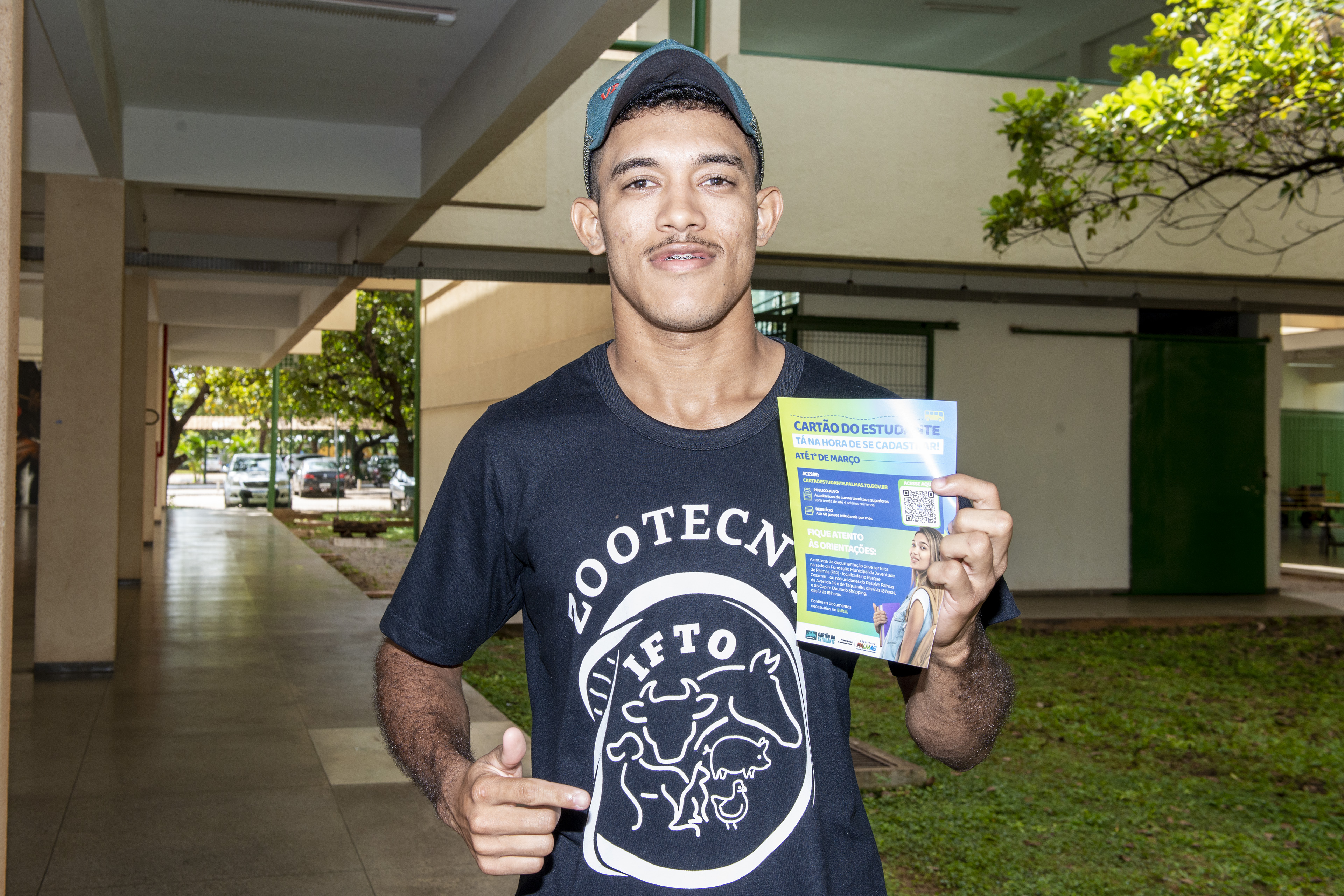 Fundação de Juventude faz panfletagem do Cartão do Estudante