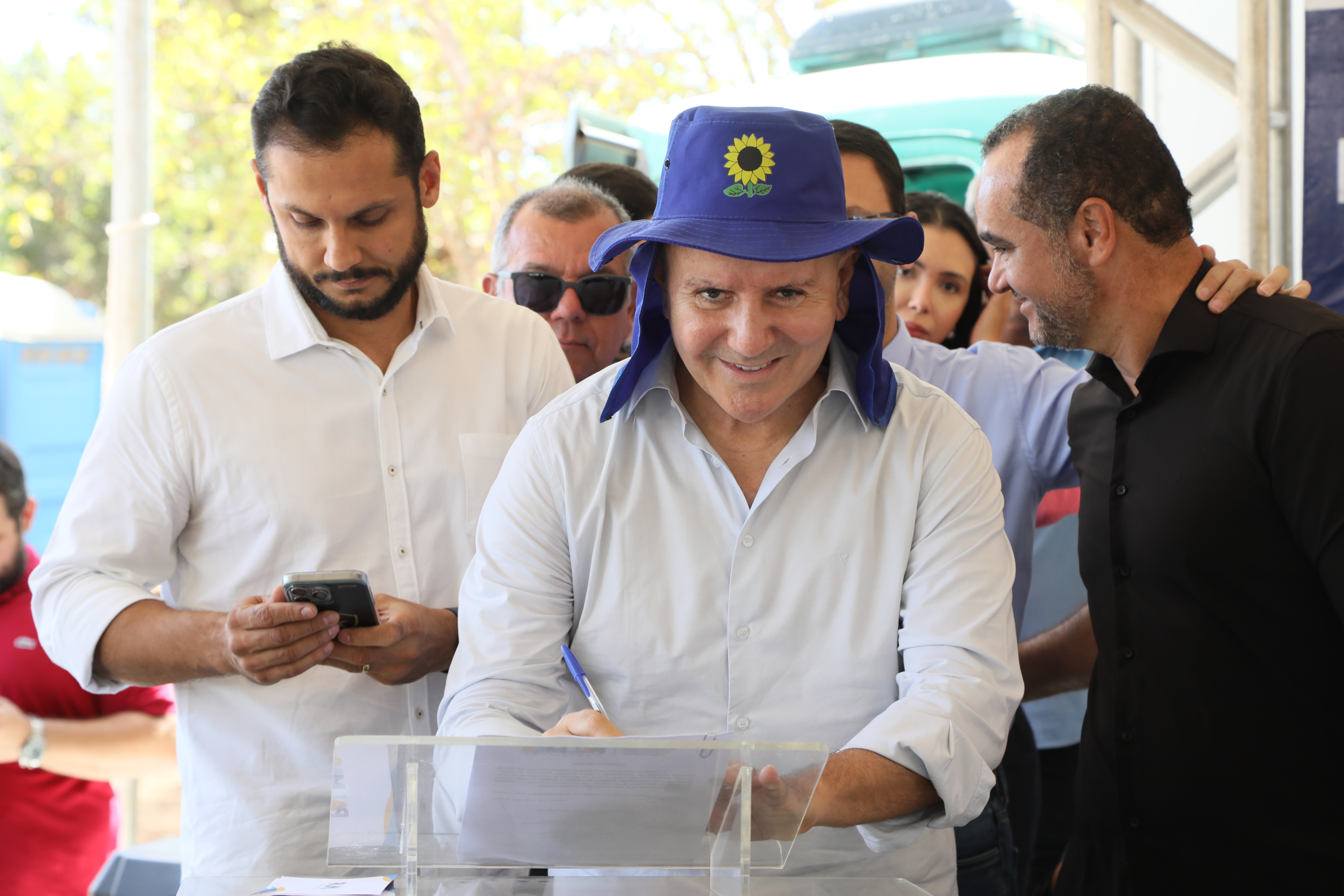 Prefeito de Palmas, Eduardo Siqueira, assina ordem de serviço de revitalização da pavimentação asfáltica da região norte da cidade