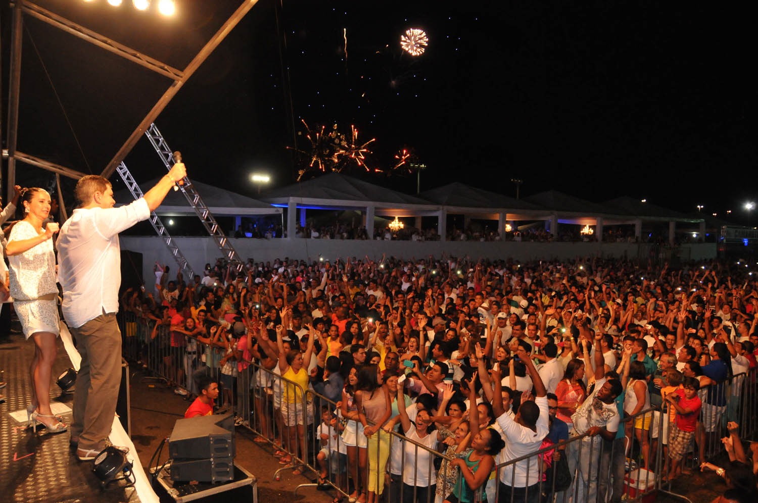 Mais de 60 mil pessoas celebram o Réveillon 2015 na Praia da Graciosa