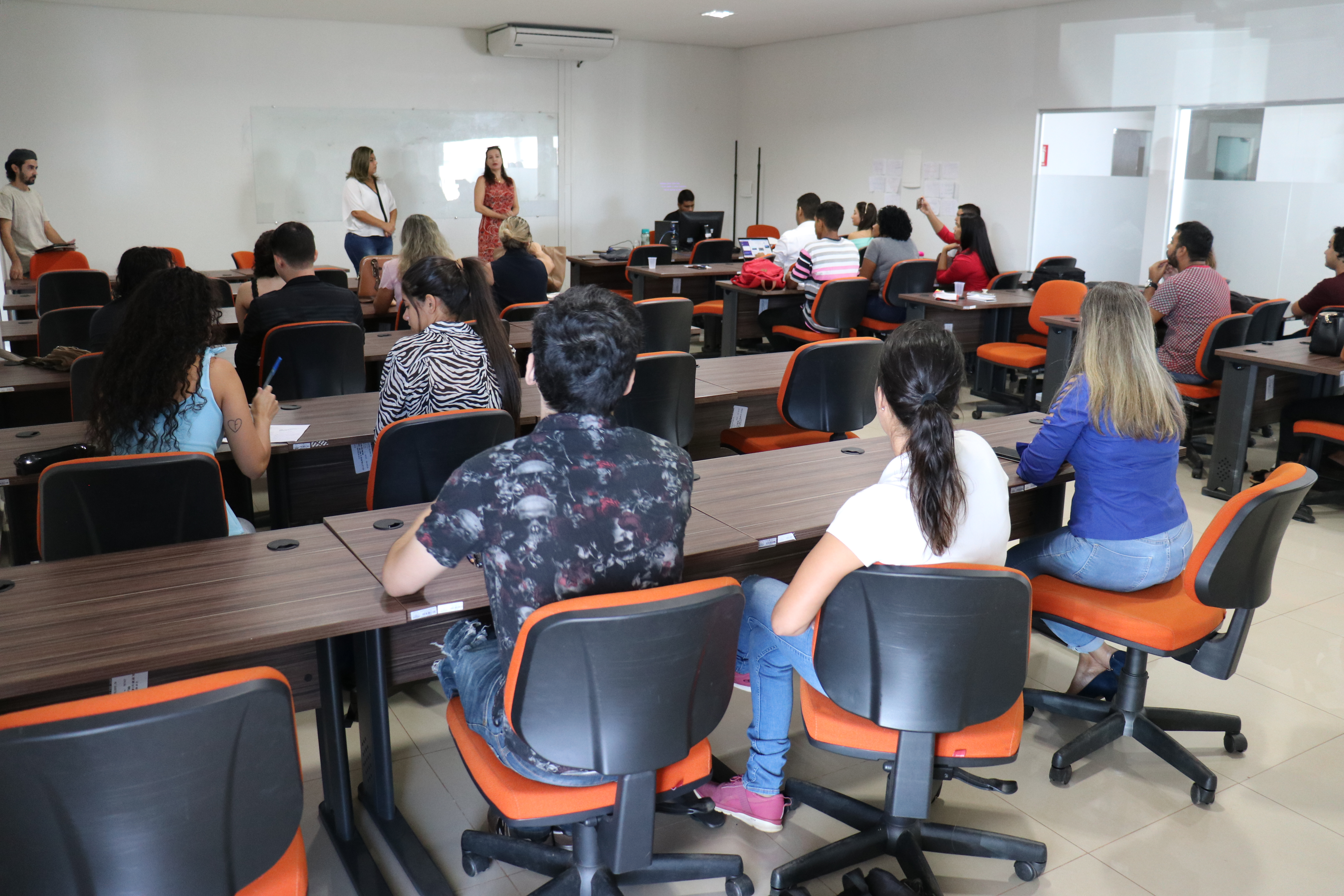 No Dia da Fotografia, servidores têm workshop sobre fotojornalismo e metadados