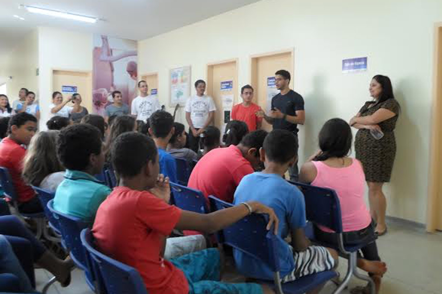 Alunos da rede municipal de ensino participam de palestra sobre alimentação saudável