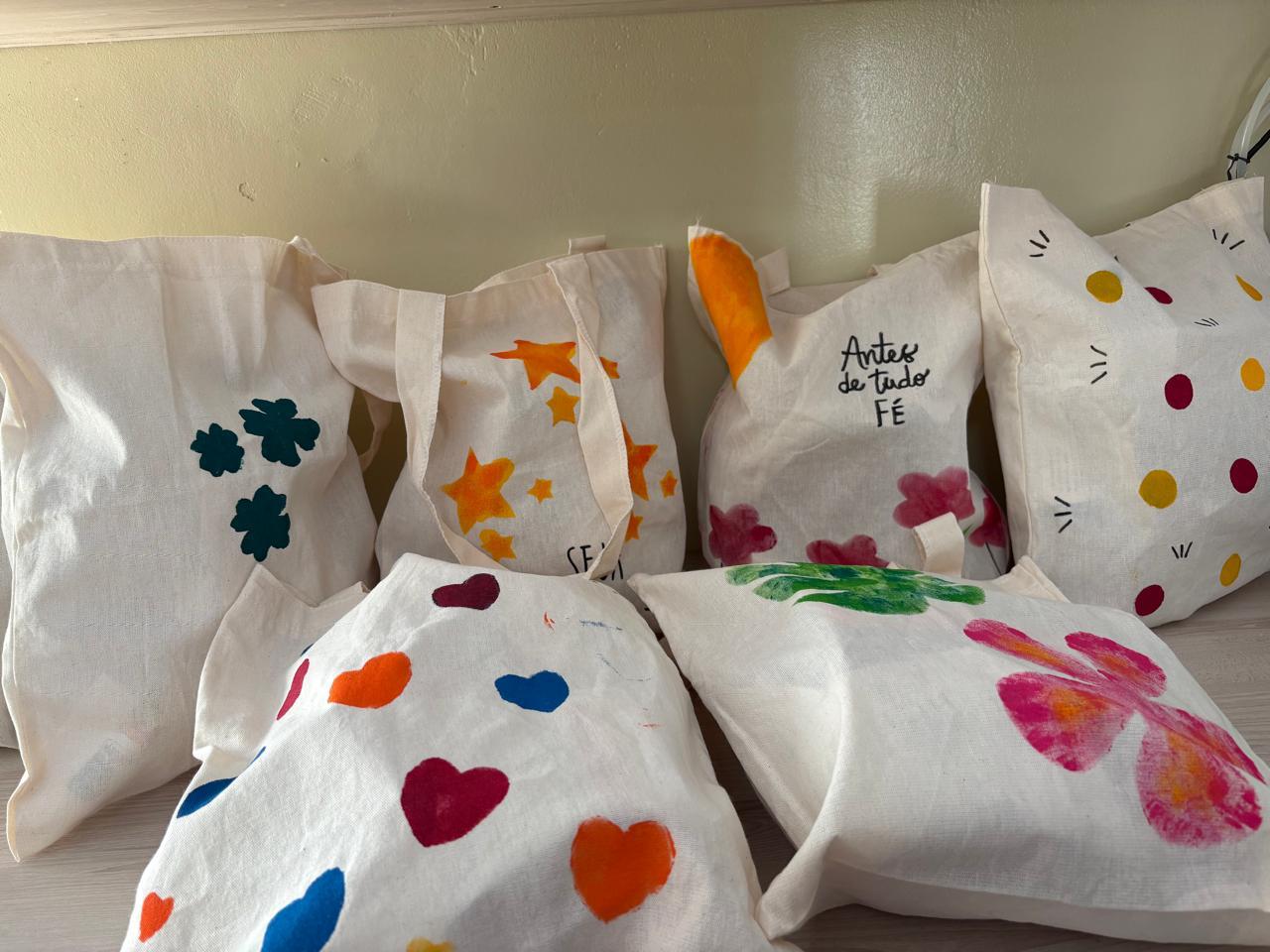 Em Palmas, ETI Santa Bárbara promove oficina de ecobags com alunos da sala de recursos multifuncional