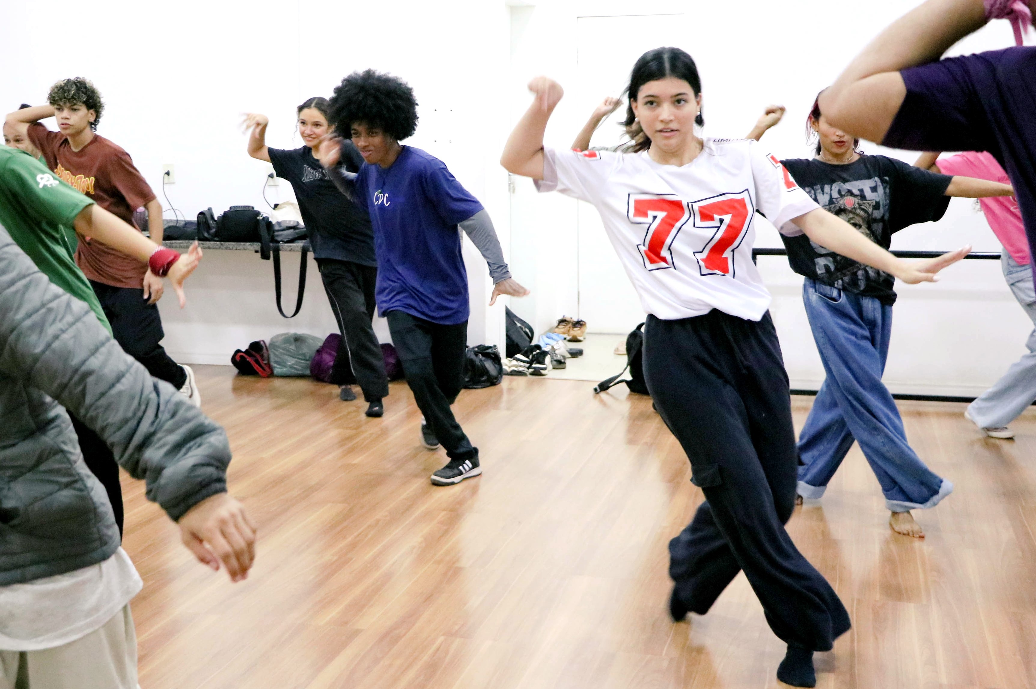 Os cursos de iniciação artística contemplam distintas áreas da arte, como a dança urbana, que tem turmas no Espaço Cultural, no Mais Cultura e no CEU das Artes