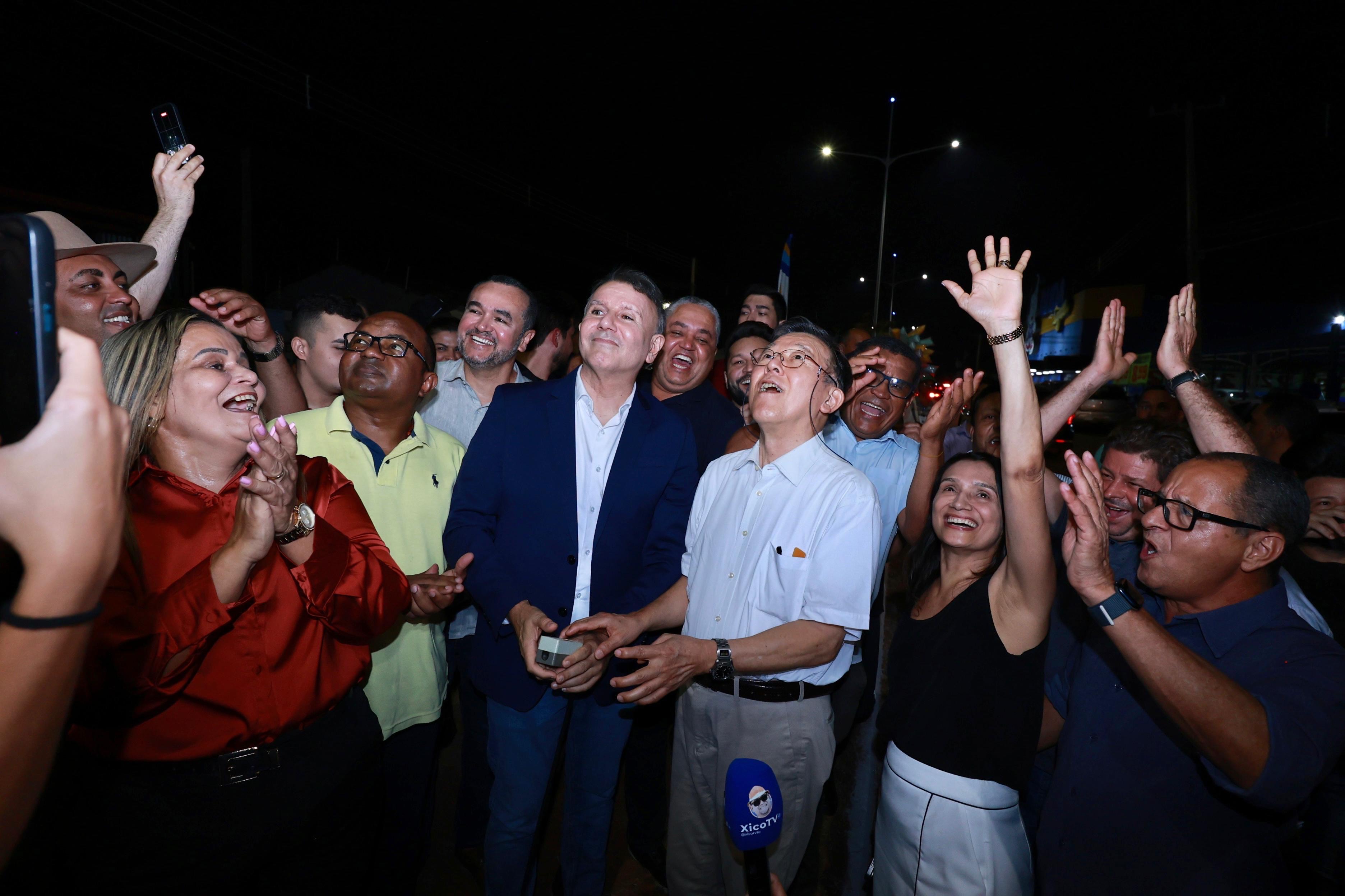 Moradores comemoram nova iluminação do setor Jardim Aureny III, região sul de Palmas