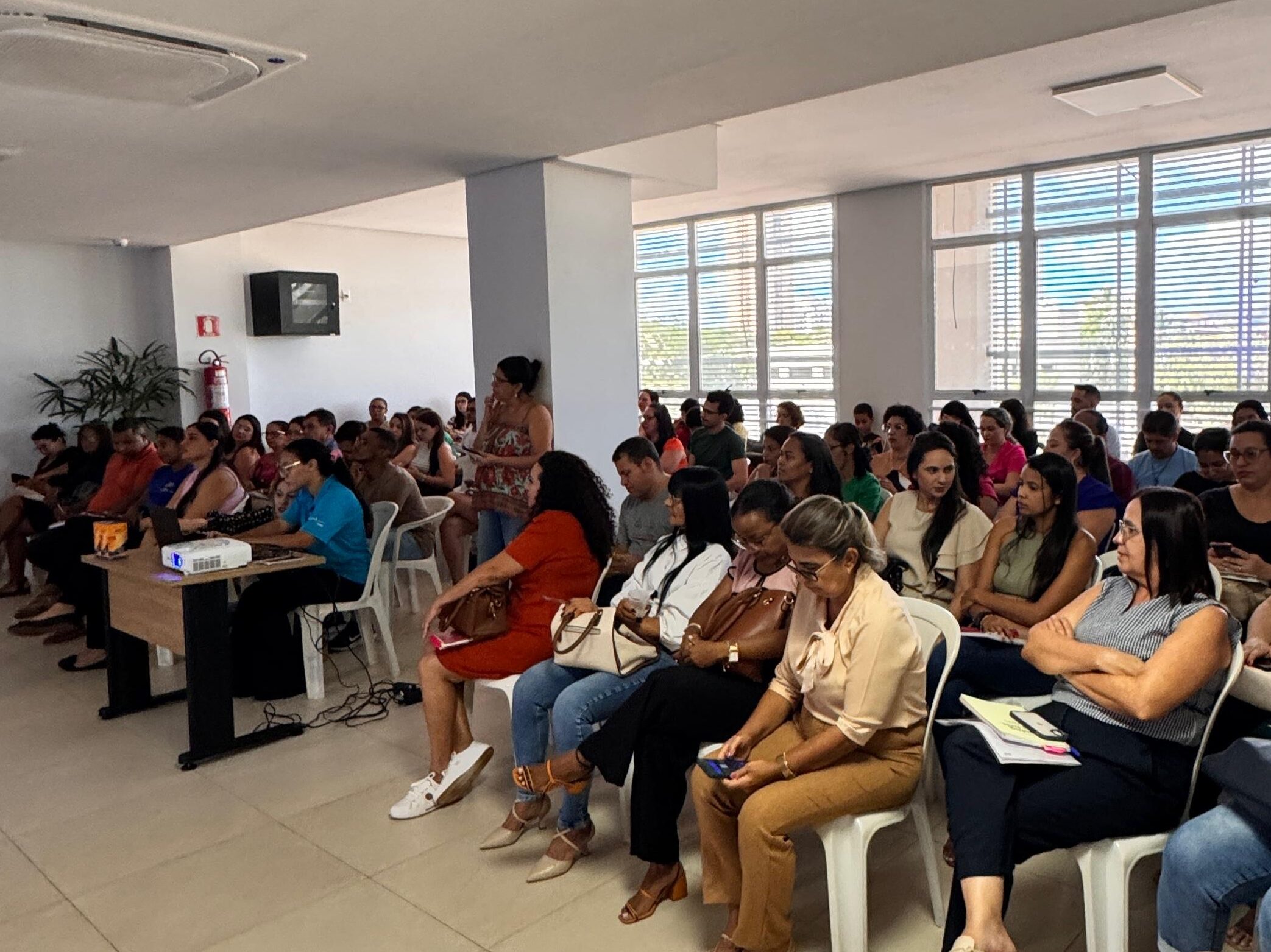 Todos os secretários escolares da rede estão participando do treinamento do Censo Escolar 2025