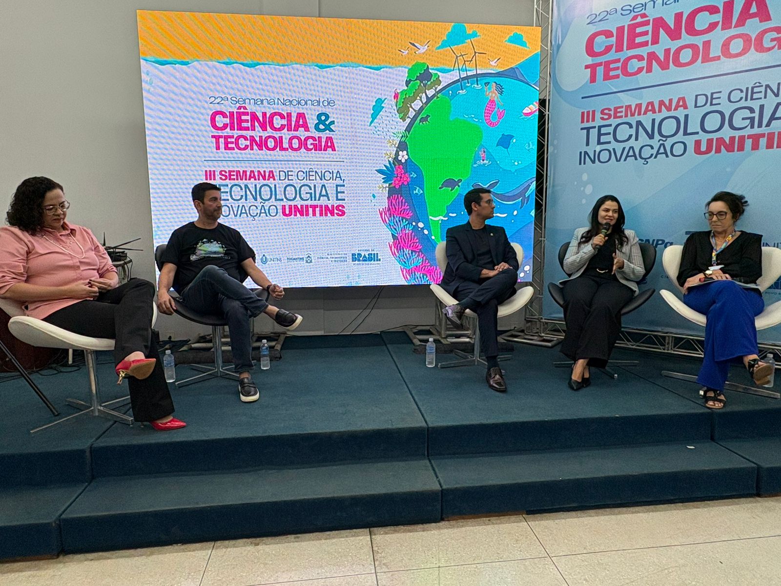 Secretária integrou a mesa-redonda sobre o tema 'A relação entre a Universidade e a Escola de Educação Básica: diálogos necessários'