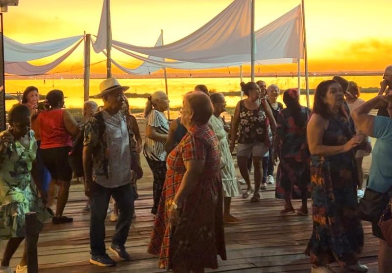 Aulão de dança para idosos na Praia da Graciosa marca encerramento do Junho Violeta em Palmas
