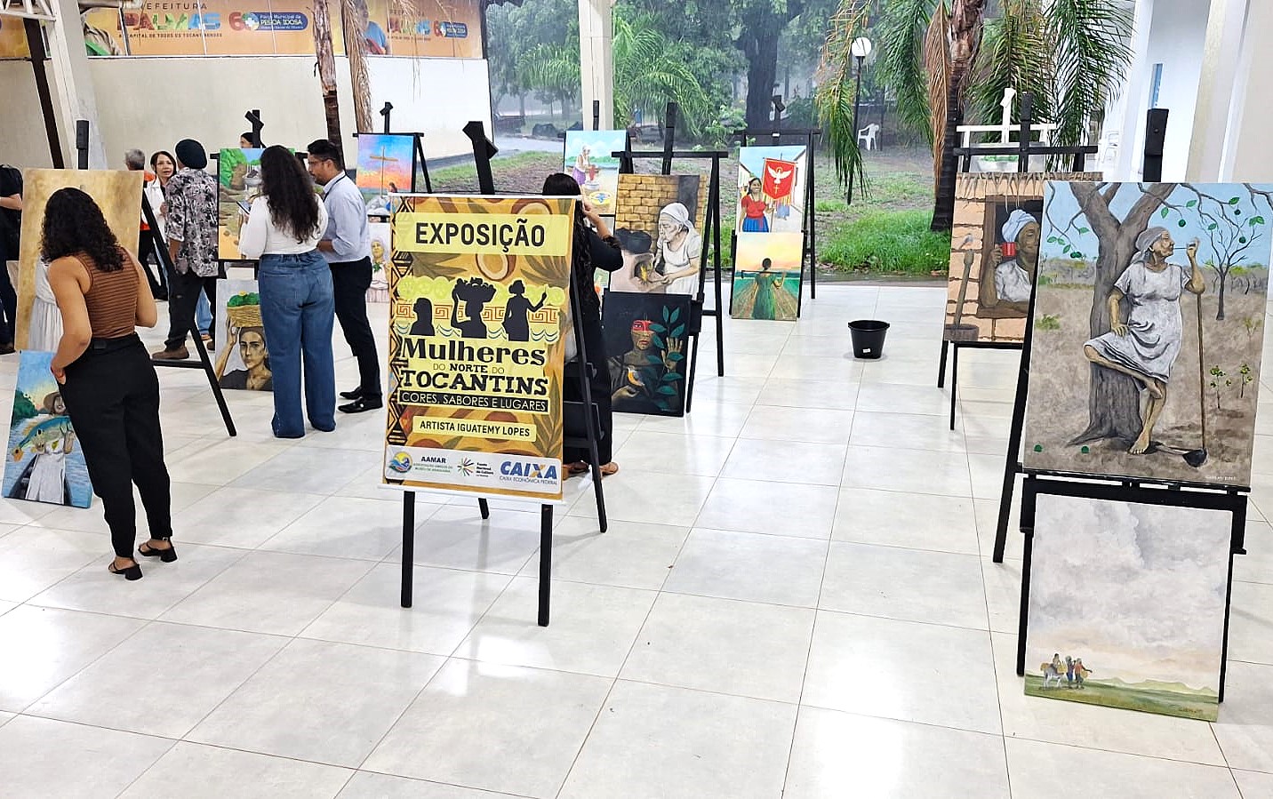 Também na área do Parque, estão expostos 15 quadros de autoria do artista plástico Iguatemy Lopes que compõem a exposição 'Mulheres do Norte do Tocantins: cores, sabores e lugares'