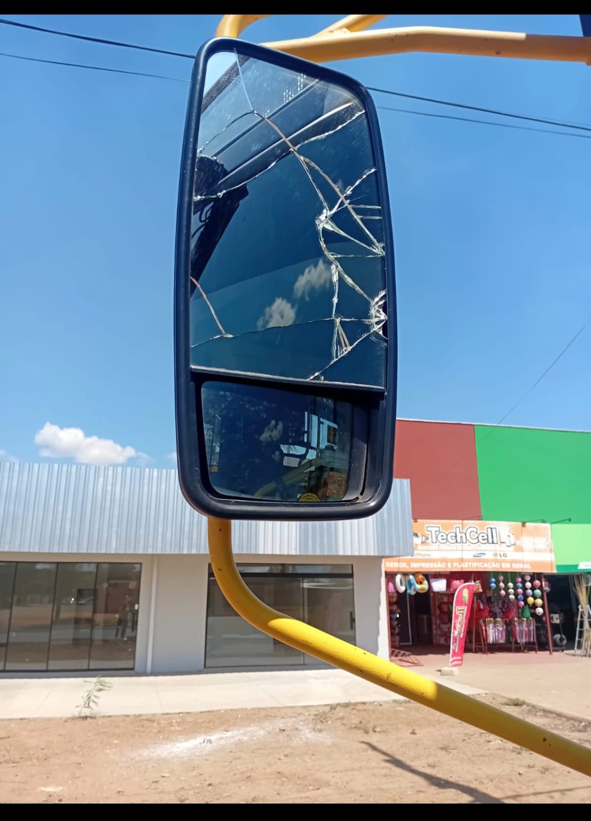 Onibus do transporte público sofre vandalismo na Capital