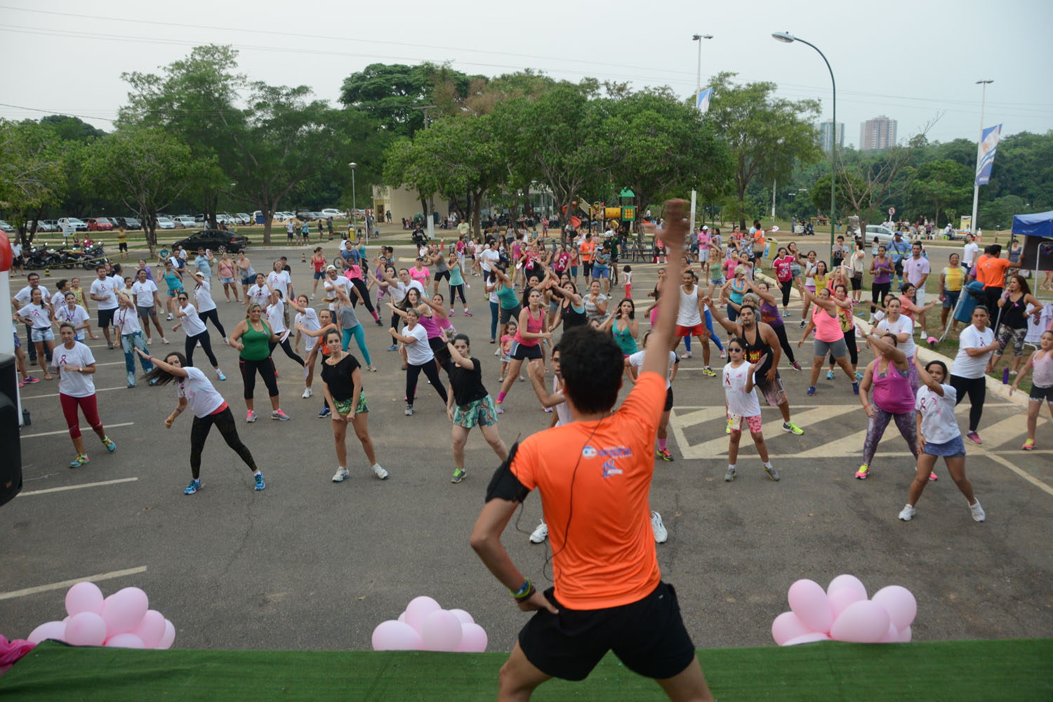 Zumba e Axé movimentam Outubro Rosa no Cesamar