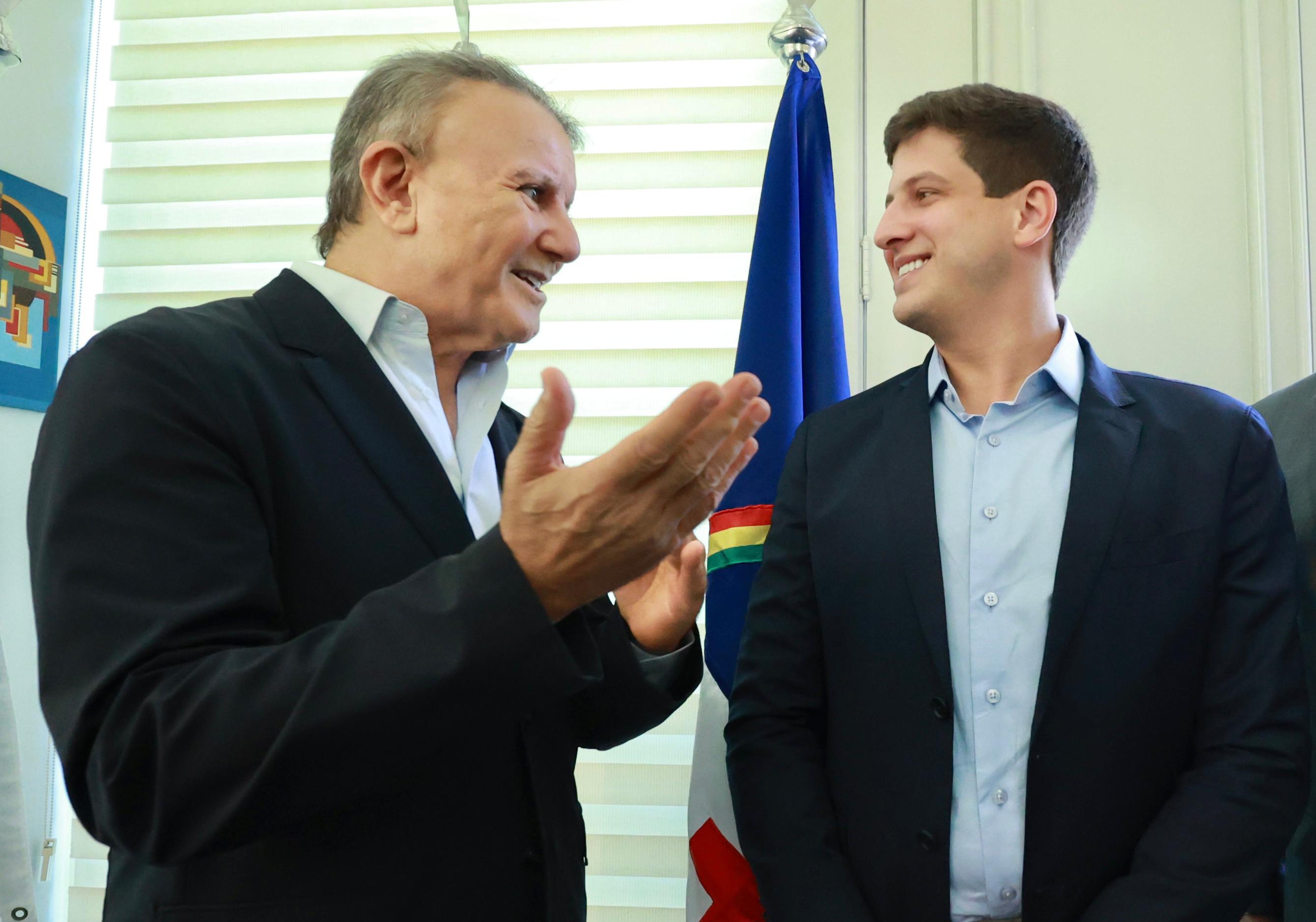 Eduardo Siqueira Campos recebe o prefeito do Recife, João Campos