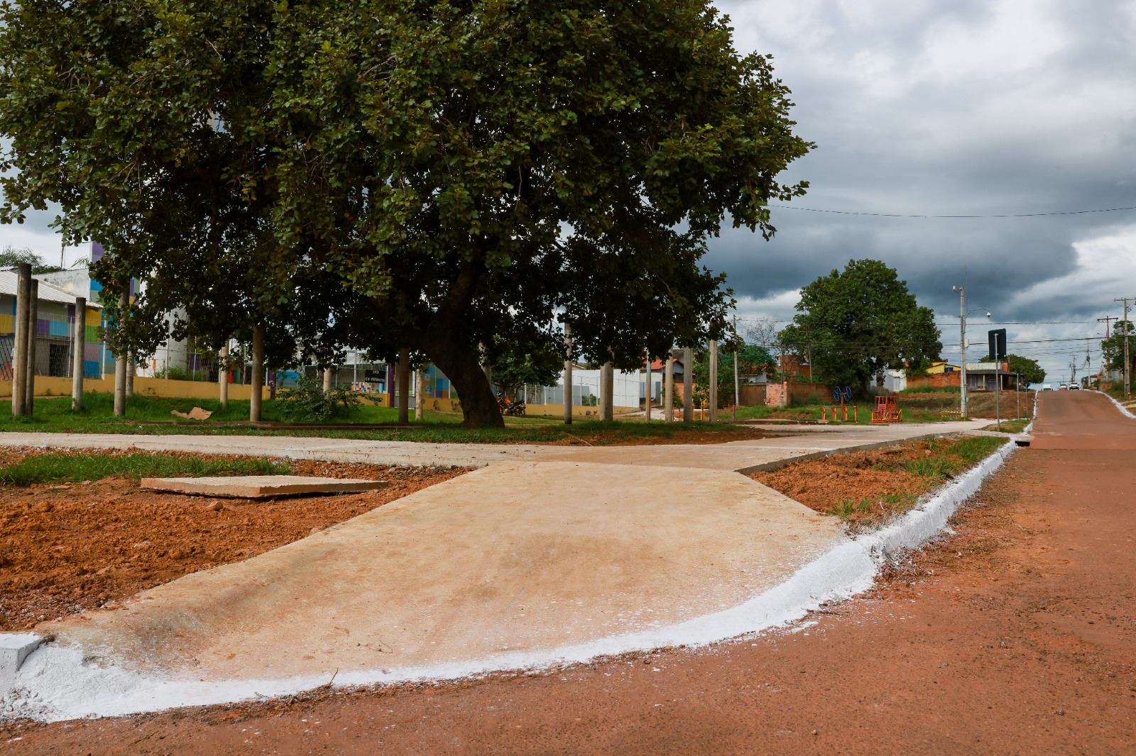 No local, foram realizadas execuções em calçadas e rampas de acessibilidades