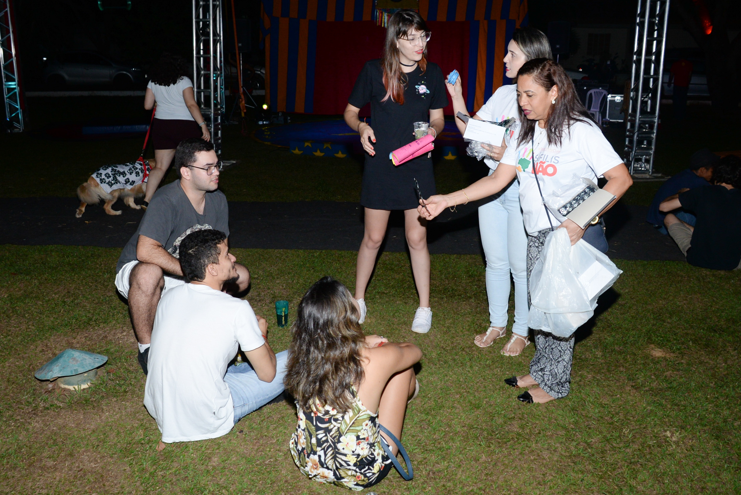 Na ‘balada’, profissionais da saúde falam de prevenção às infecções sexualmente transmissíveis