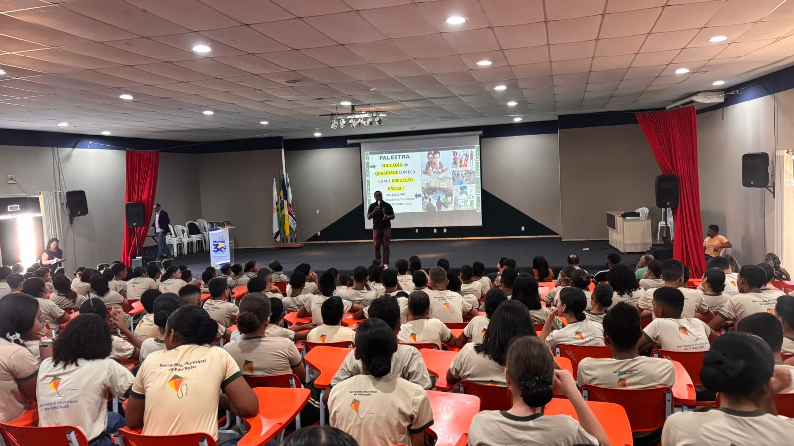 Palestra motivacional aborda importância da educação básica para concretização de sonhos no Dia do Estudante em Palmas