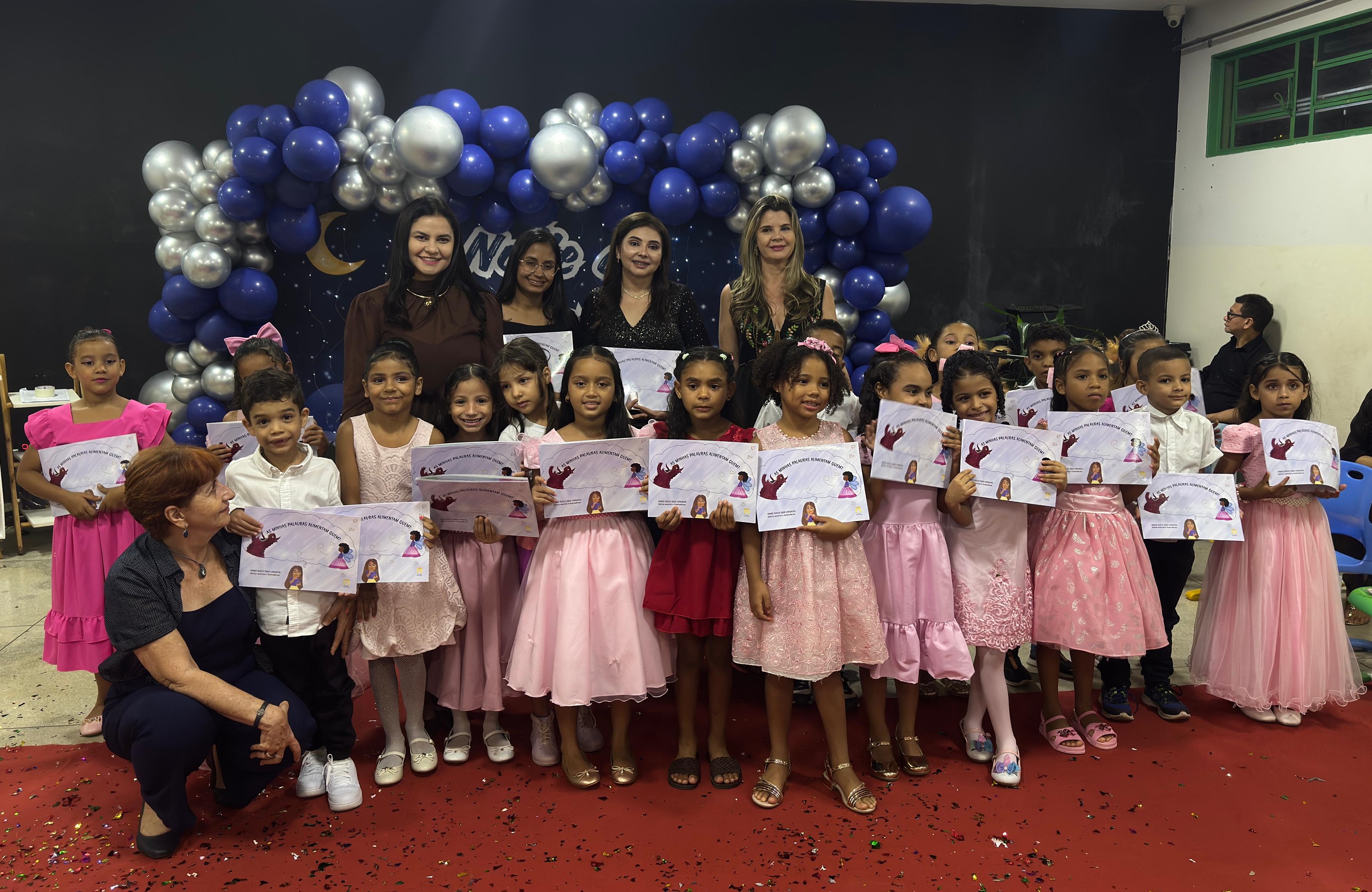 Cada criança recebeu seu exemplar para autografar, compartilhar com a família e guardar como uma lembrança afetiva de sua trajetória escolar 