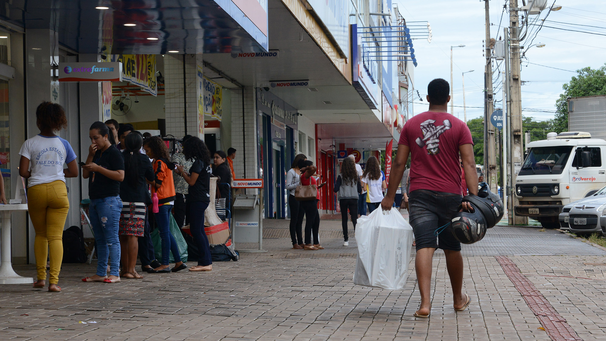 Estabelecimentos que comercializam lâmpadas deverão ter postos de coleta para descarte desse tipo de resíduo