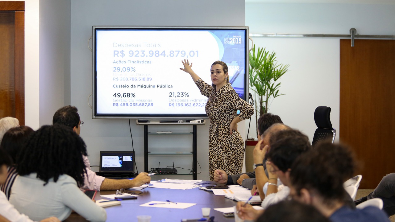 Prefeita anuncia organizadora de concurso da GMP e programação regional para o réveillon 2020