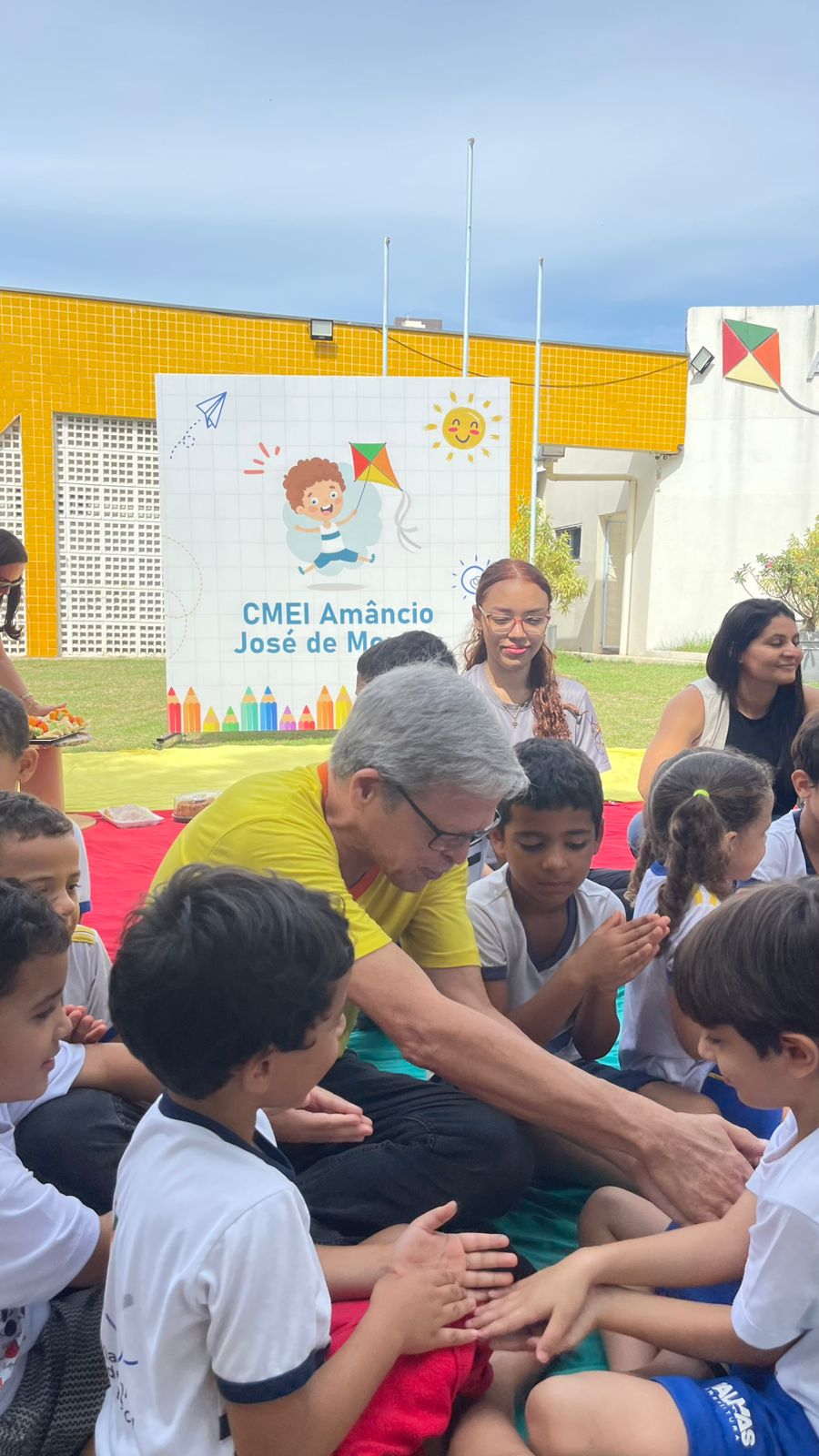 Momento de celebrar as vivências e as aprendizagens que se construíram durante o ano com os acadêmicos da Universidade daMaturidade (UMA)