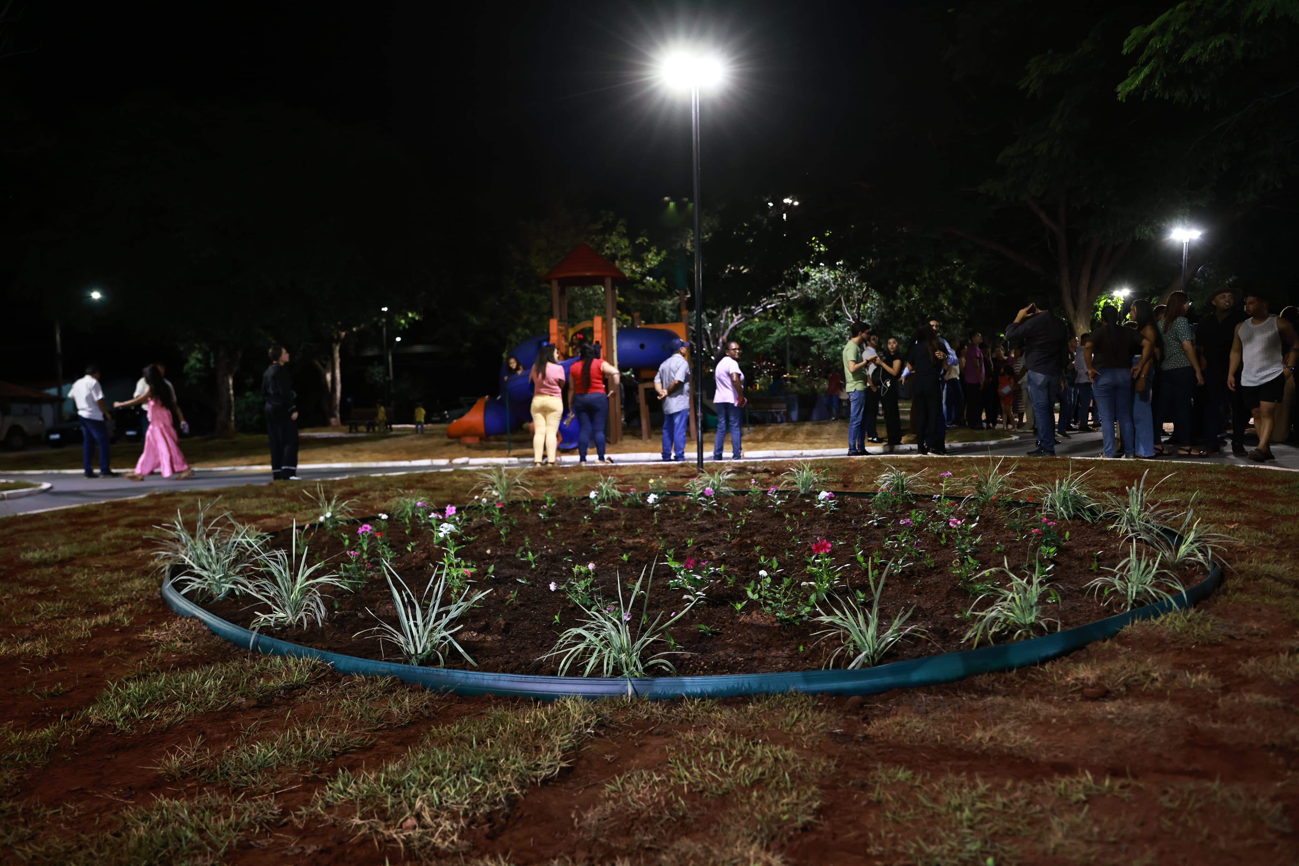 Substituição das luminárias é um projeto que reflete o compromisso da gestão municipal com a modernização da cidade