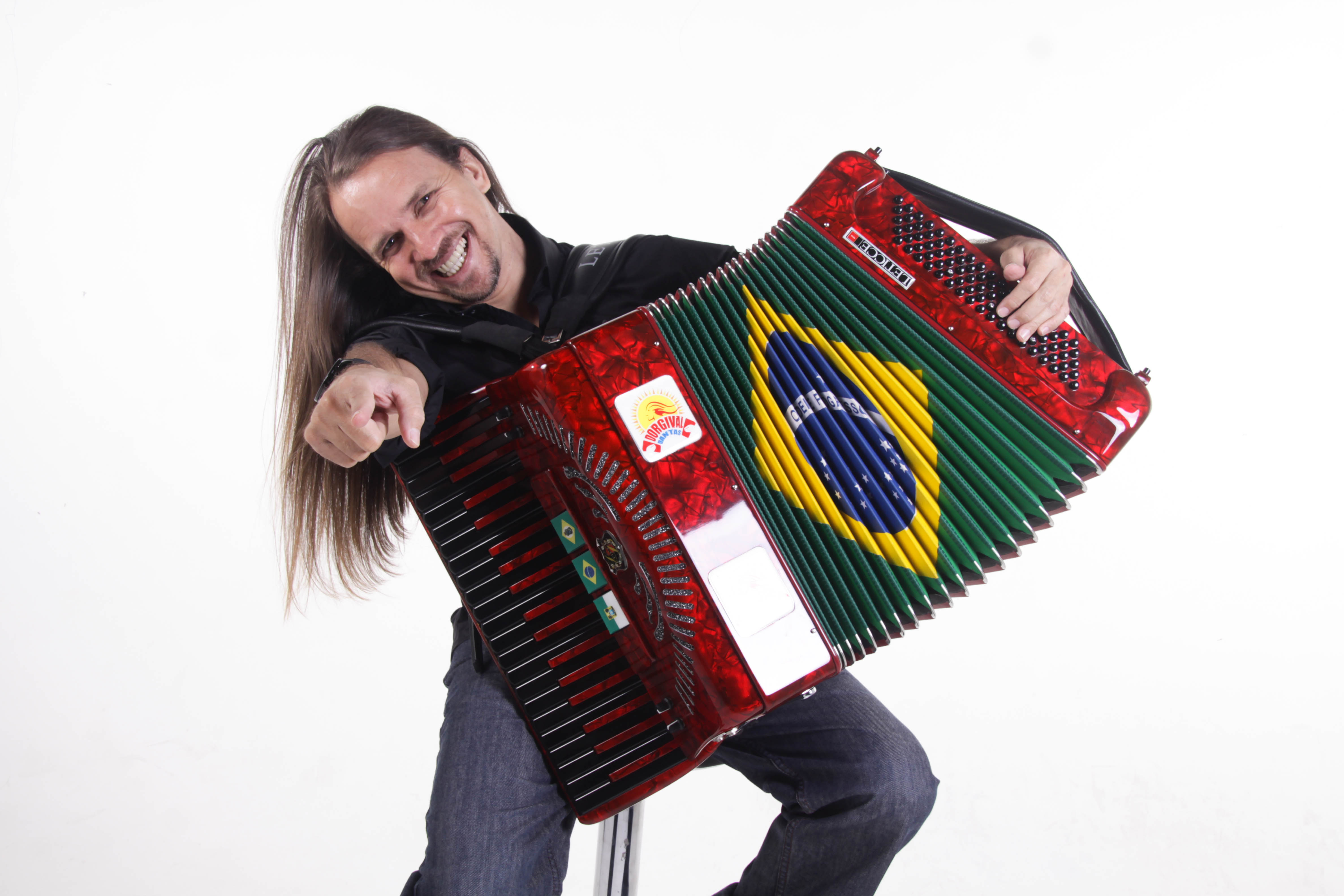 Cantor Dorgival Dantas encerra a programação do FGT neste domingo, 08