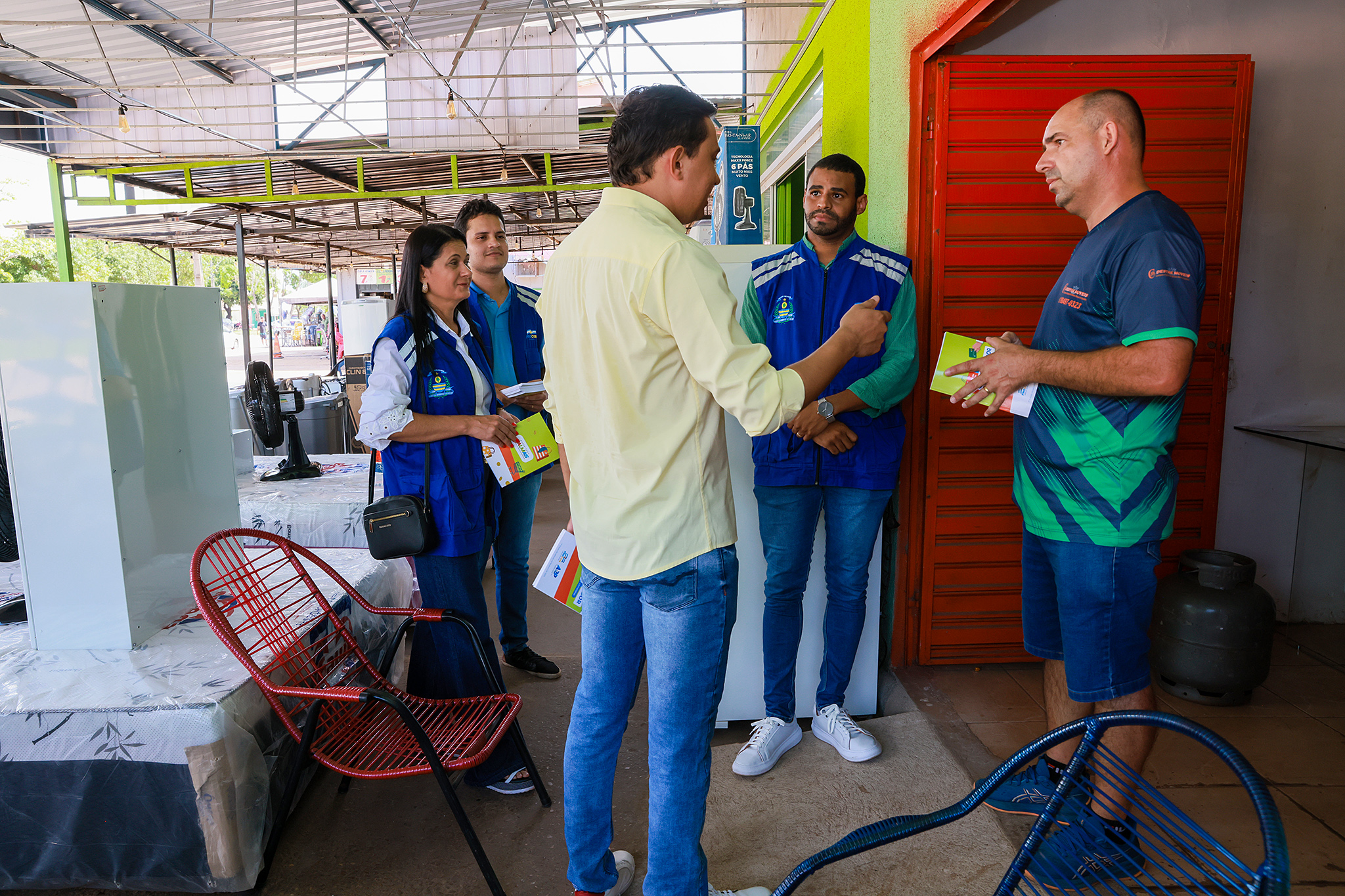 Equipe do Procon Palmas leva informações sobre direitos do consumidor