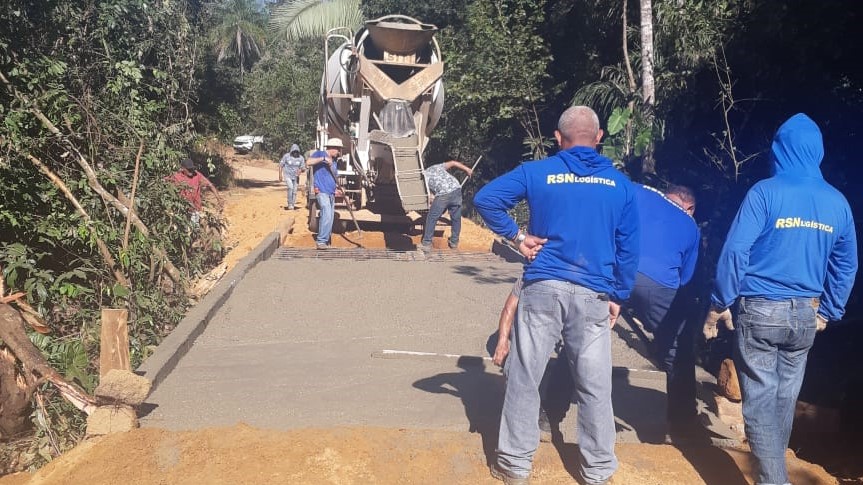 Ponte sobre Ribeirão Marmelada é concluída e vai beneficiar produtores e alunos que moram na região