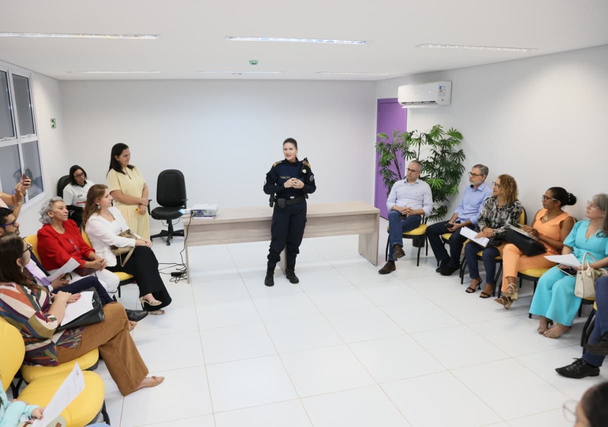 A inspetora-chefe da GMP e coordenadora da Patrulha Mulher Segura, Letícia Bordin, declamou um poema sobre violência doméstica