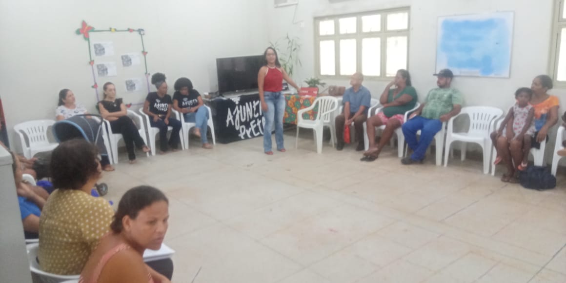 Mulheres atendidas no Cras Aureny III participam de palestra sobre o dia 08 de Março