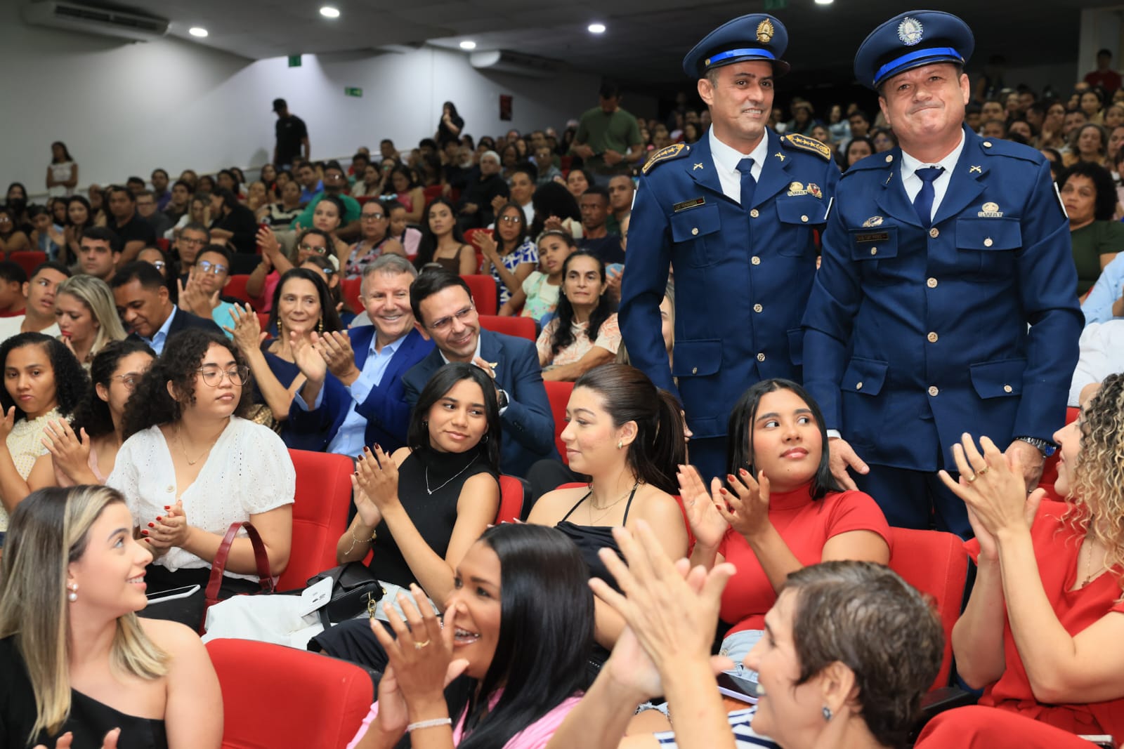 Comandante da Guarda Metropolitana de Palmas Gilmar Fernandes, e o sub-comandante Pires foram aplaudidos pela platéia durante as apresentações