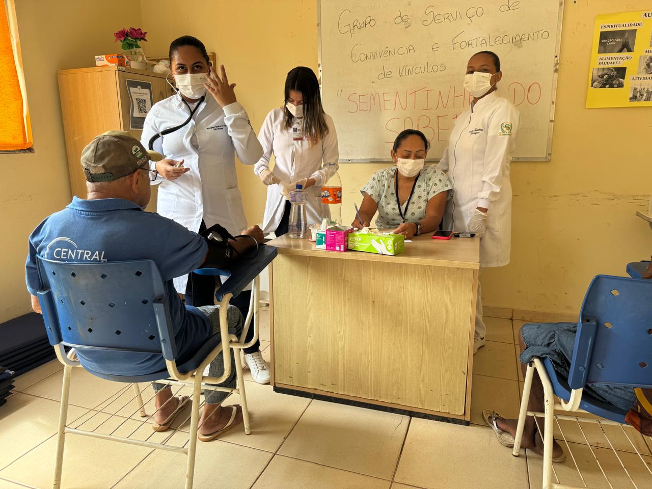 Idosos do Cras Xerente, no Jardim Taquari receberam diversos atendimentos de saúde