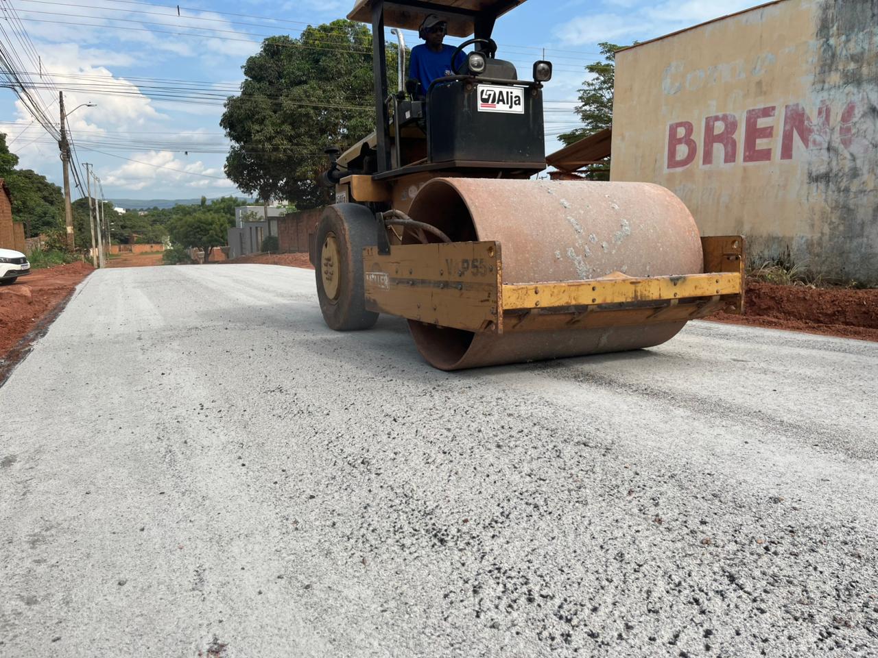 Pavimentação asfáltica em trechos da Rua 29