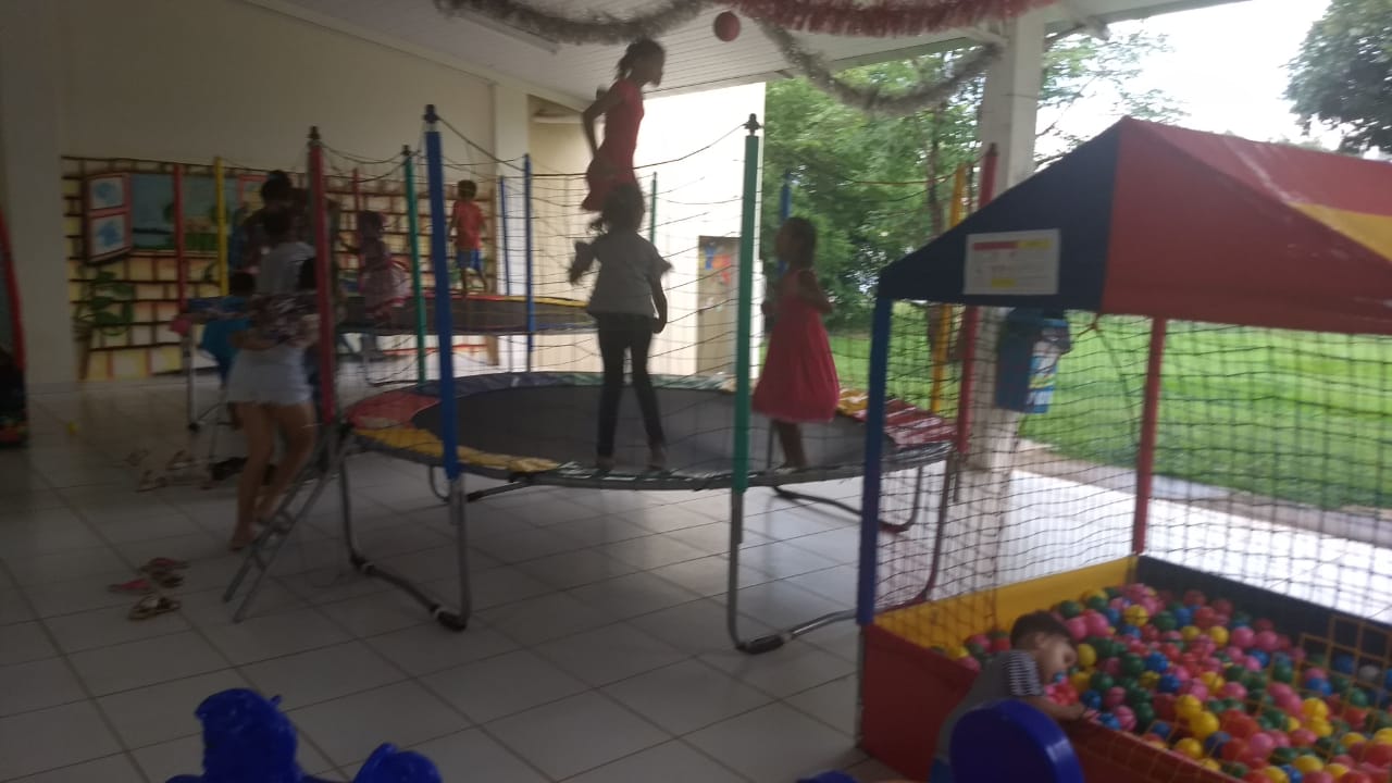 Crianças da Casa Abrigo Raio de Sol recebem surpresa da Marinha e voluntários