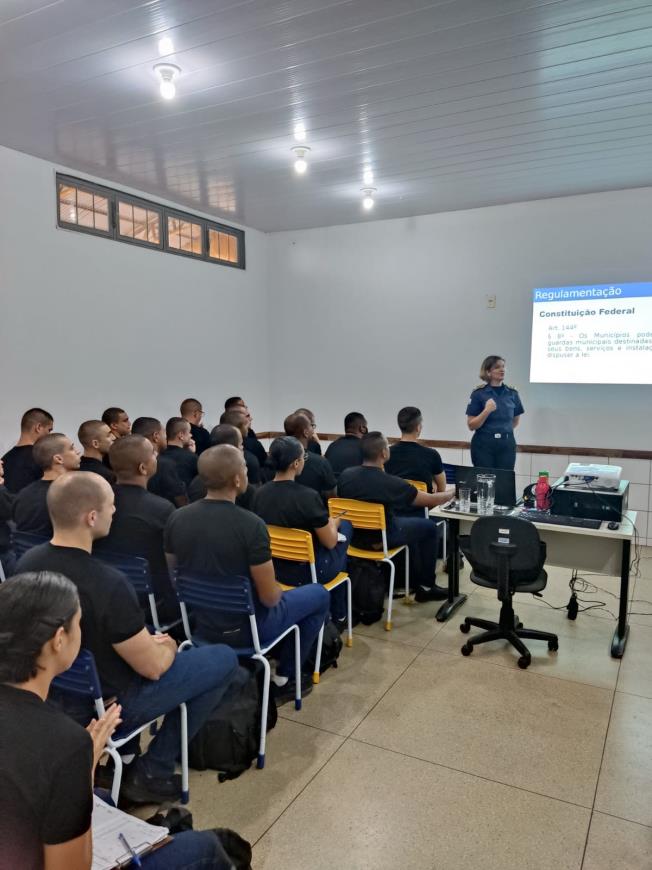 Guarda Metropolitana de Palmas ministra palestra aos alunos soldados
