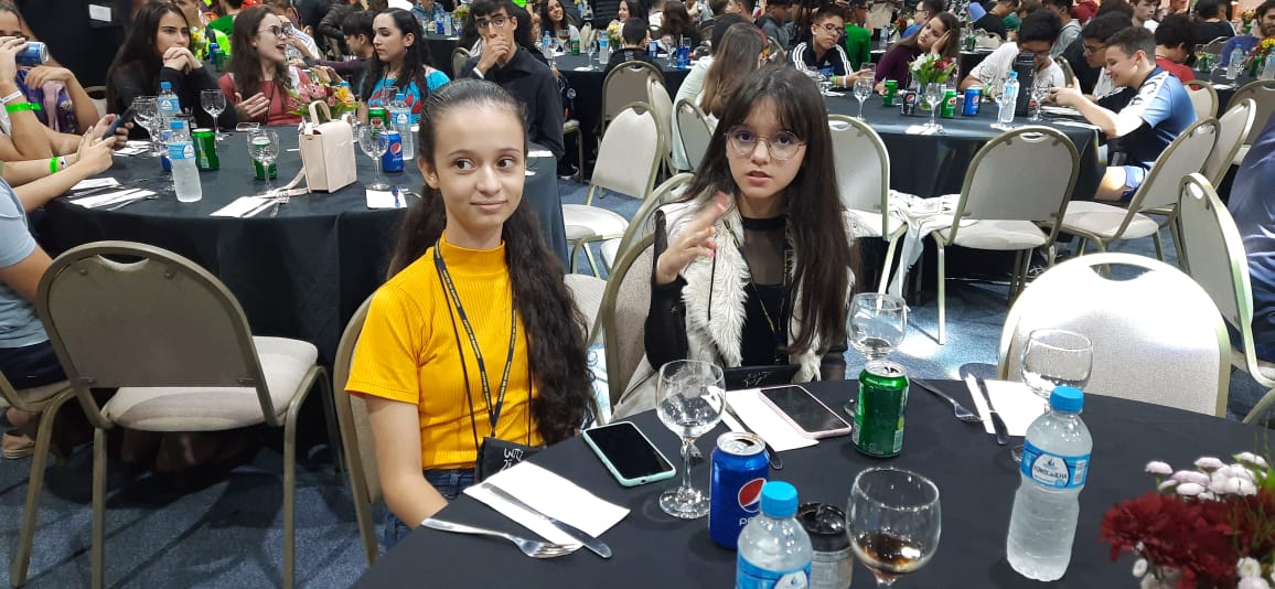 Alunas da Escola Municipal Anne Frank recebem medalhas de ouro em premiação da Obmep