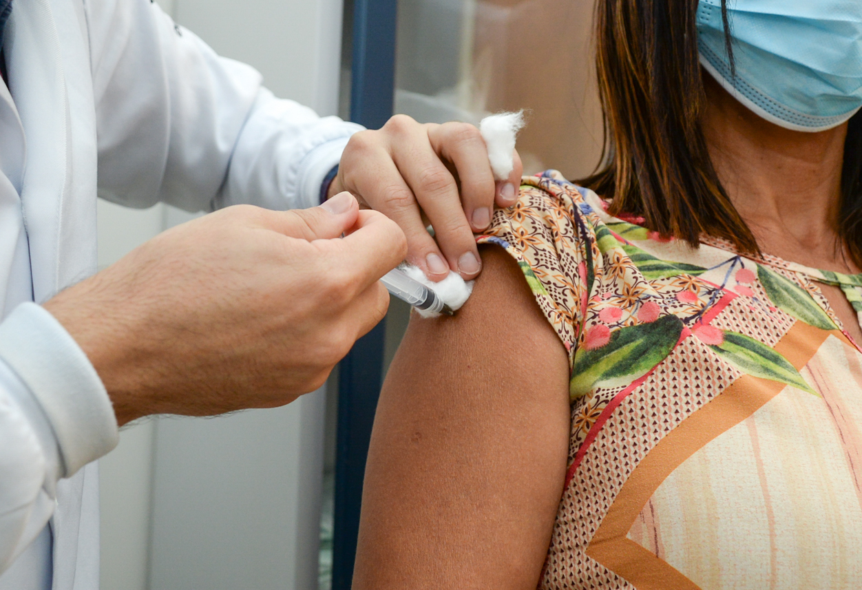 Prefeitura de Palmas aplica mais 155 doses de vacina contra a Covid-19 em idosos e profissionais da saúde