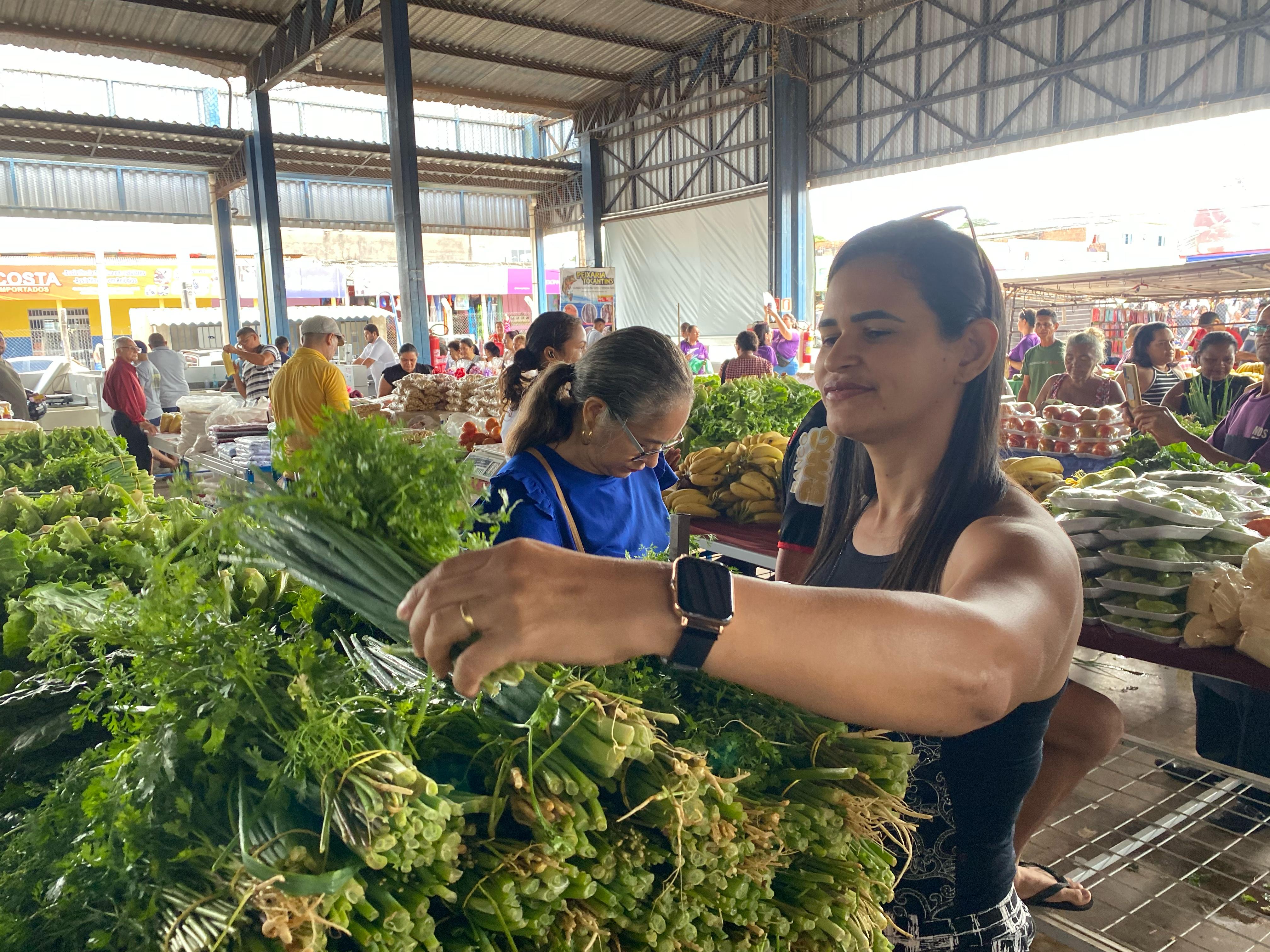 A assistente de RH Adessana Uchôa de Oliveira aprovou a blitz e ressaltou que muitas mulheres não têm conhecimento sobre seus direitos e os serviços de apoio disponíveis 
Foto - Francisco Barros
