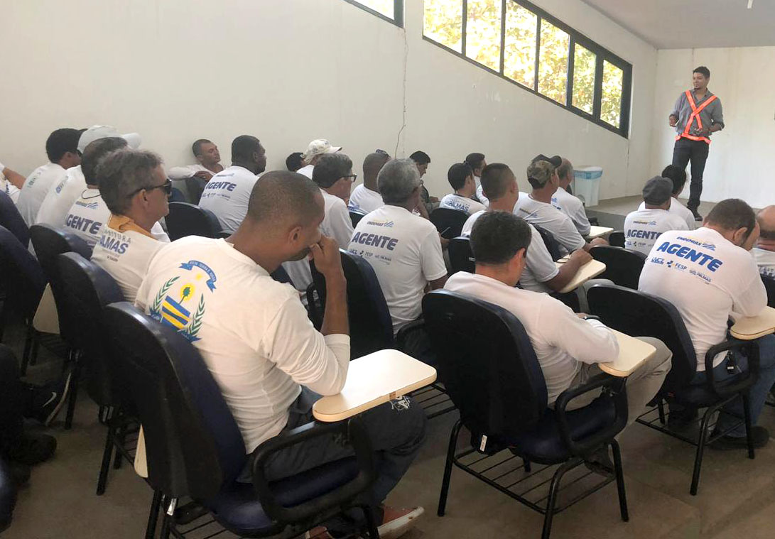 Agentes de Combate às Endemias recebem orientações sobre cuidados com a saúde e proteção individual