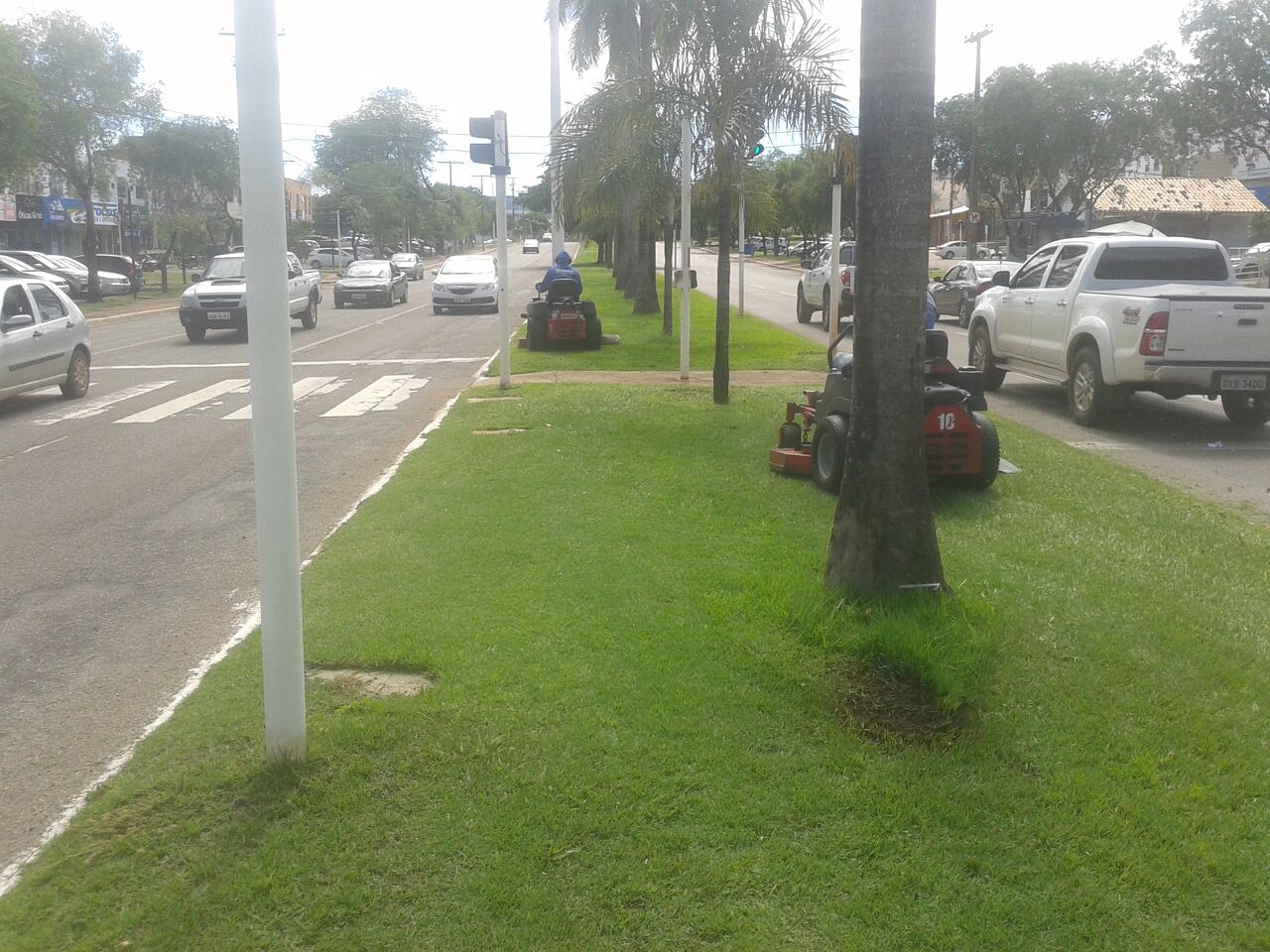 Com 12 pontos em andamento, serviços de limpeza de Norte a Sul da cidade seguem a todo vapor